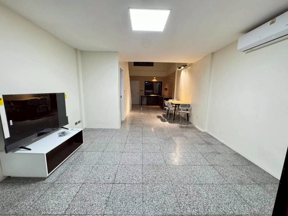 For SaleHome OfficeRamkhamhaeng, Hua Mak : For Sale Home office Town In Town  Newly Renovated , Phlapphla , Wang Thong Lang , Bangkok , CX-148802