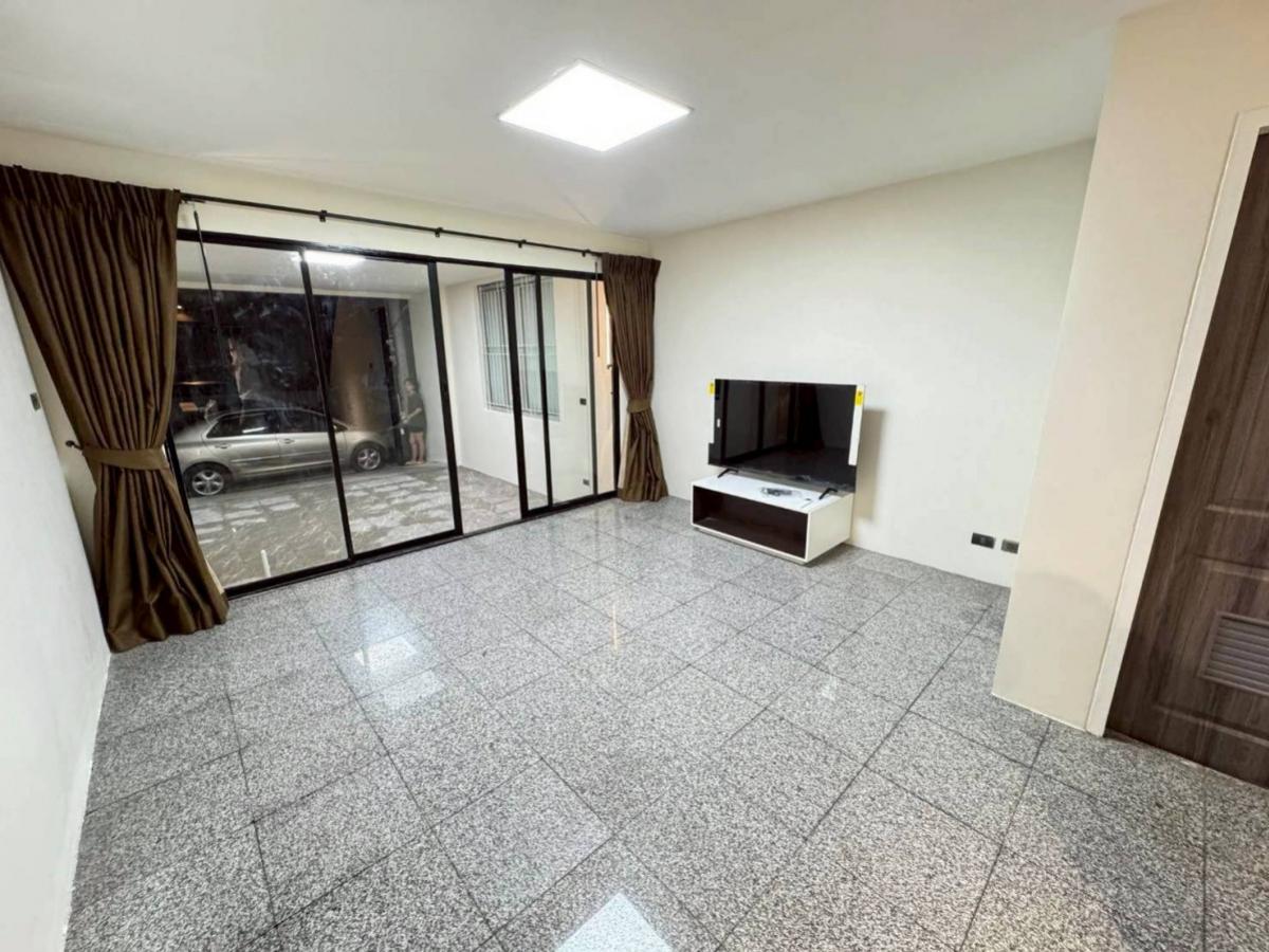 For SaleHome OfficeRamkhamhaeng, Hua Mak : For Sale Home office Town In Town  Newly Renovated , Phlapphla , Wang Thong Lang , Bangkok , CX-148802