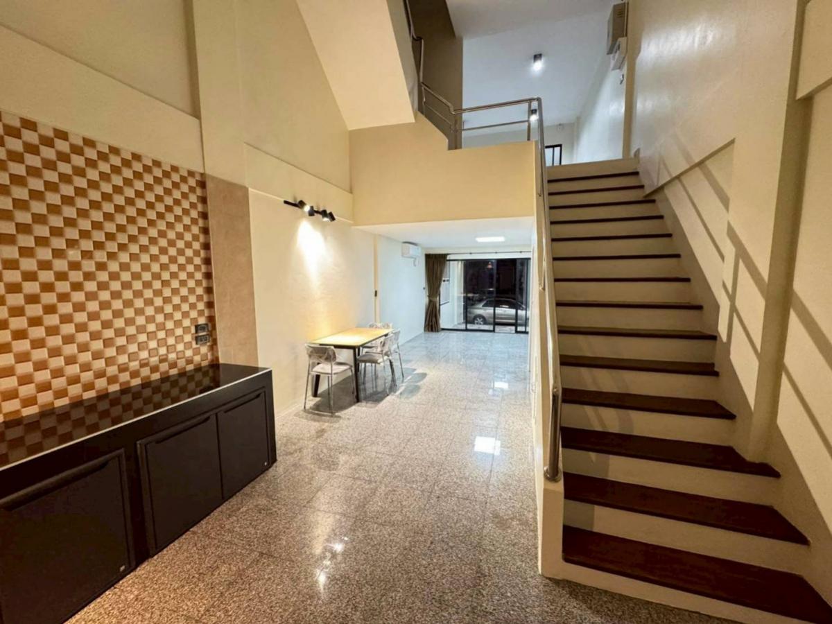 For SaleHome OfficeRamkhamhaeng, Hua Mak : For Sale Home office Town In Town  Newly Renovated , Phlapphla , Wang Thong Lang , Bangkok , CX-148802