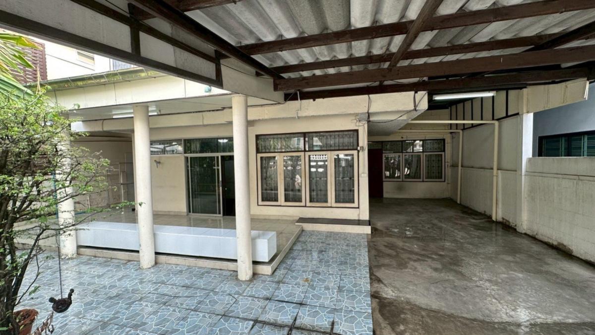 For SaleHouseChokchai 4, Ladprao 71, Ladprao 48, : For Sale Two-storey detached house in original condition, located in Soi Chok Chai 4, Yaek 46, Lat Phrao area, Bangkok. , Lat Phrao , Lat Phrao , Bangkok , CX-148794