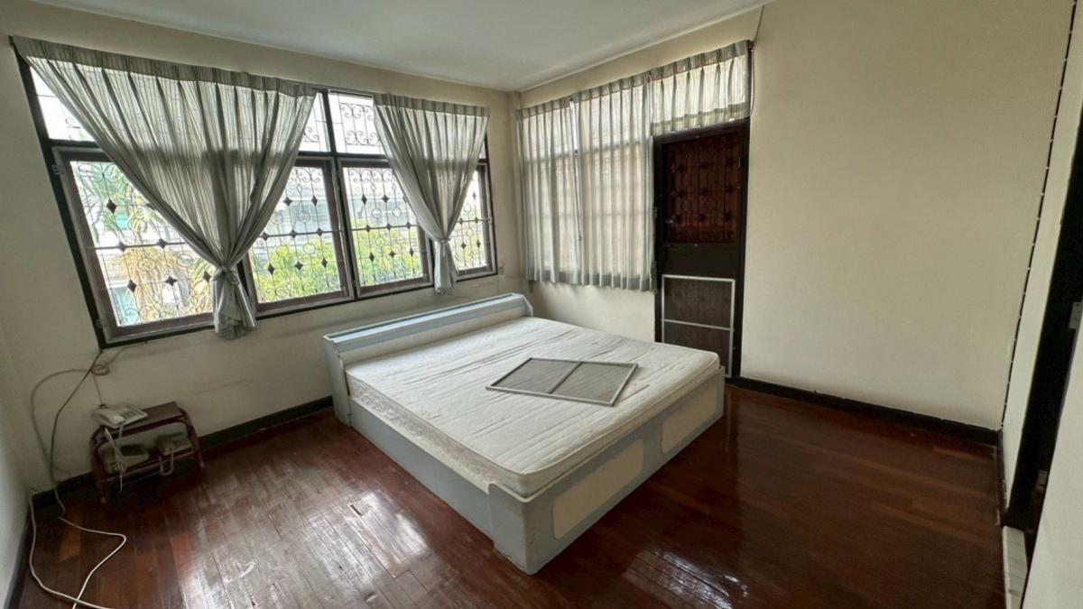 For SaleHouseChokchai 4, Ladprao 71, Ladprao 48, : For Sale Two-storey detached house in original condition, located in Soi Chok Chai 4, Yaek 46, Lat Phrao area, Bangkok. , Lat Phrao , Lat Phrao , Bangkok , CX-148794