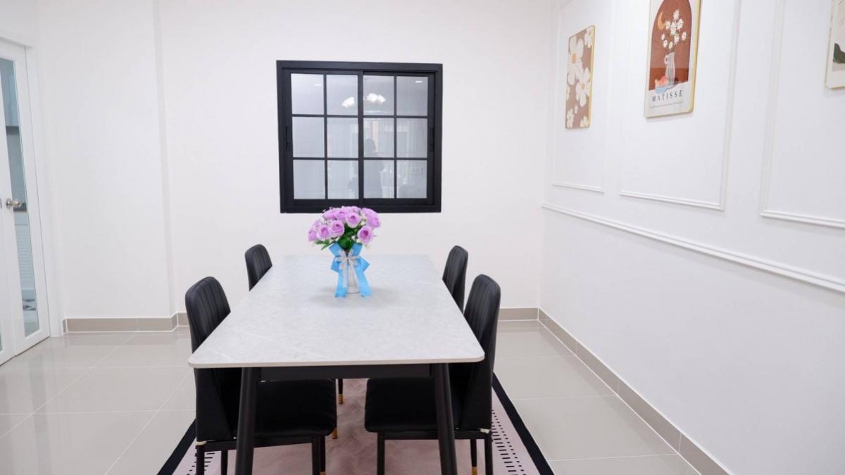 For SaleTownhomePathum Thani,Rangsit, Thammasat : For Sale Townhouse/Townhome  , Chomfah warangkul Klong 2 , newly renovated , Pracha Thipat , Thanyaburi , Pathum Thani , CX-148798