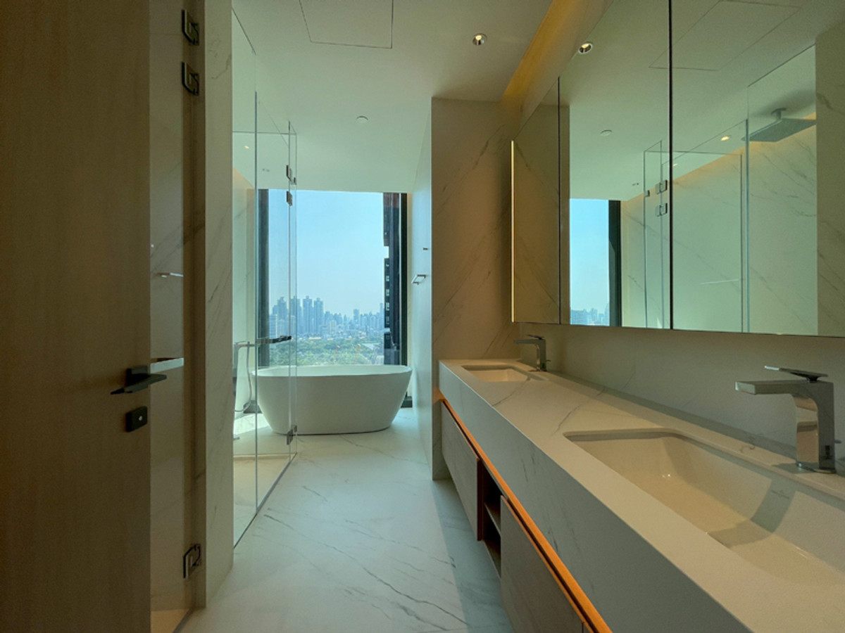 For RentCondoWitthayu, Chidlom, Langsuan, Ploenchit : Brand-new 2 bedroom condominium for rent at Eighteen Seven One Bangkok