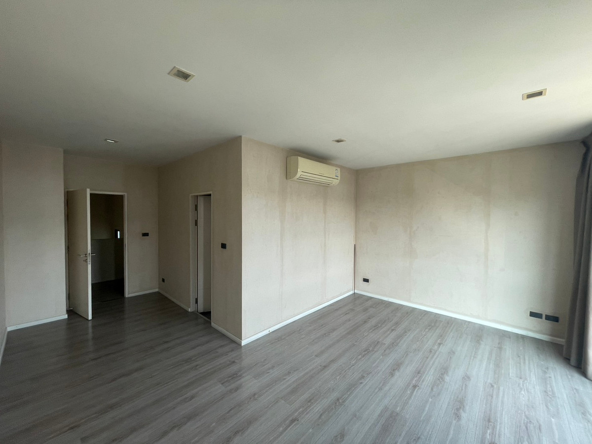 For RentTownhomeKasetsart, Ratchayothin : Townhome for rent, Baan Klang Muang Ratchayothin, near Major Ratchayothin. Central Ladprao, BTS, can enter and exit Phahon.