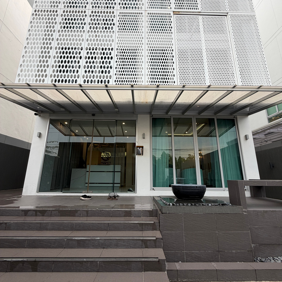 ขายบ้านโชคชัย4 ลาดพร้าว71 : ขายHome Office 5 ชั้น พร้อมลิฟท์ ติดห้างแบบเดินถึง — โซนเลียบด่วนรามอินทรา