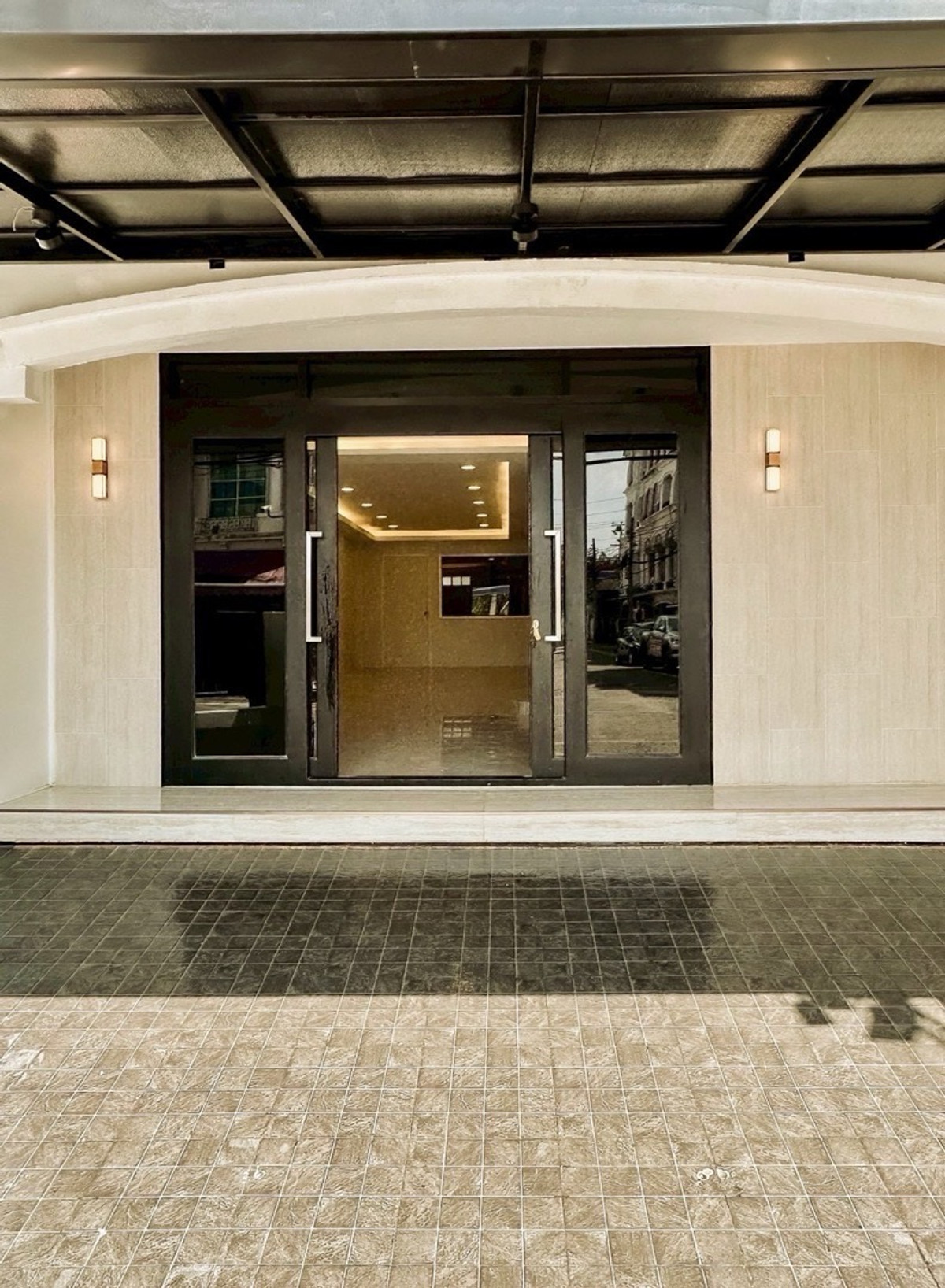 ขายทาวน์โฮมเลียบทางด่วนรามอินทรา : ขาย🏢 โฮมออฟฟิศ 4 ชั้น รีโนเวทใหม่ทั้งหลัง ทำเลพระราม 9 – ลาดพร้าว