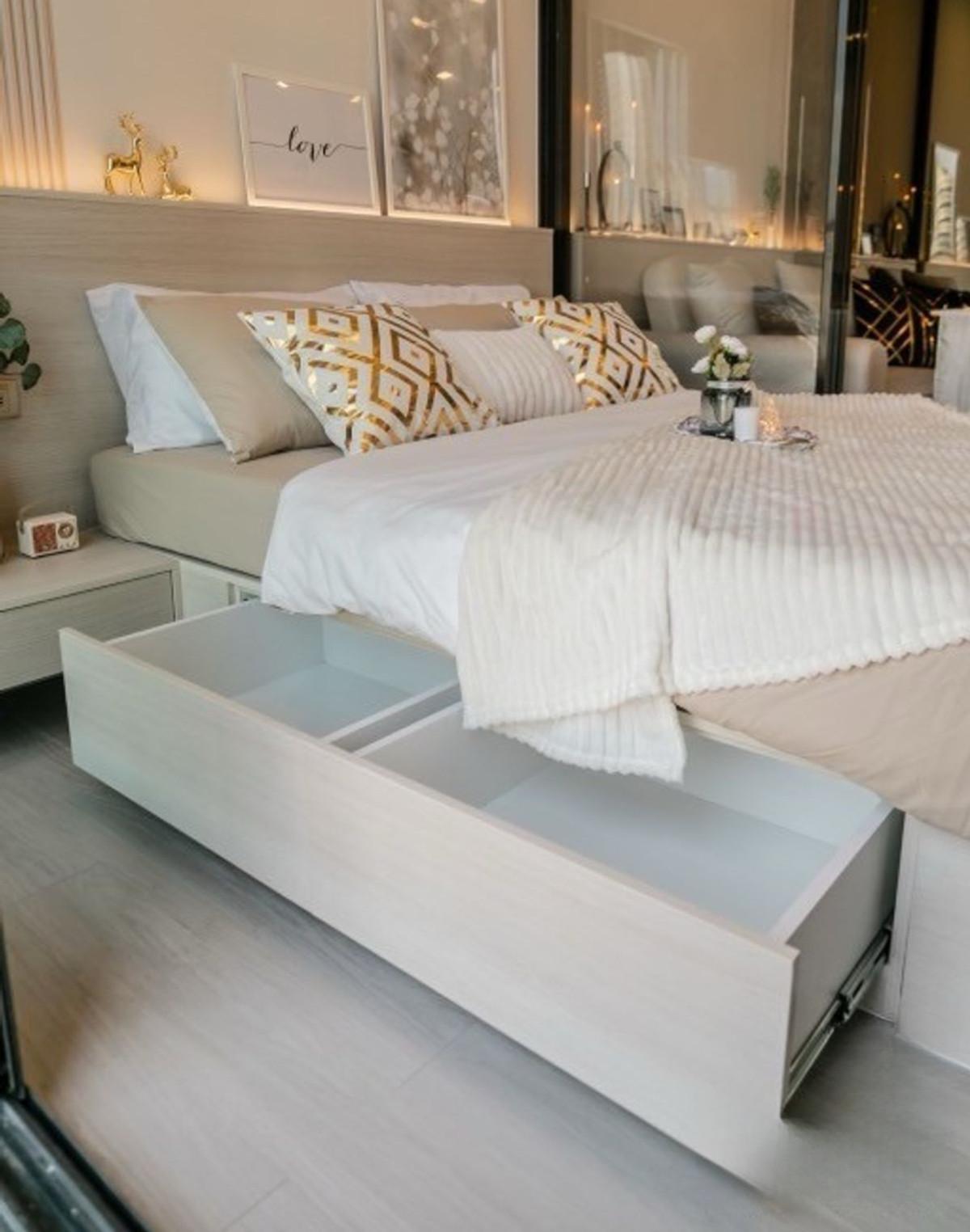 For RentCondoRama9, Petchburi, RCA : Condo for rent in NEW CBD near MRT Rama 9: One 9 Five Project: 1 bedroom, luxuriously decorated, only 350 m. to Central Rama9.