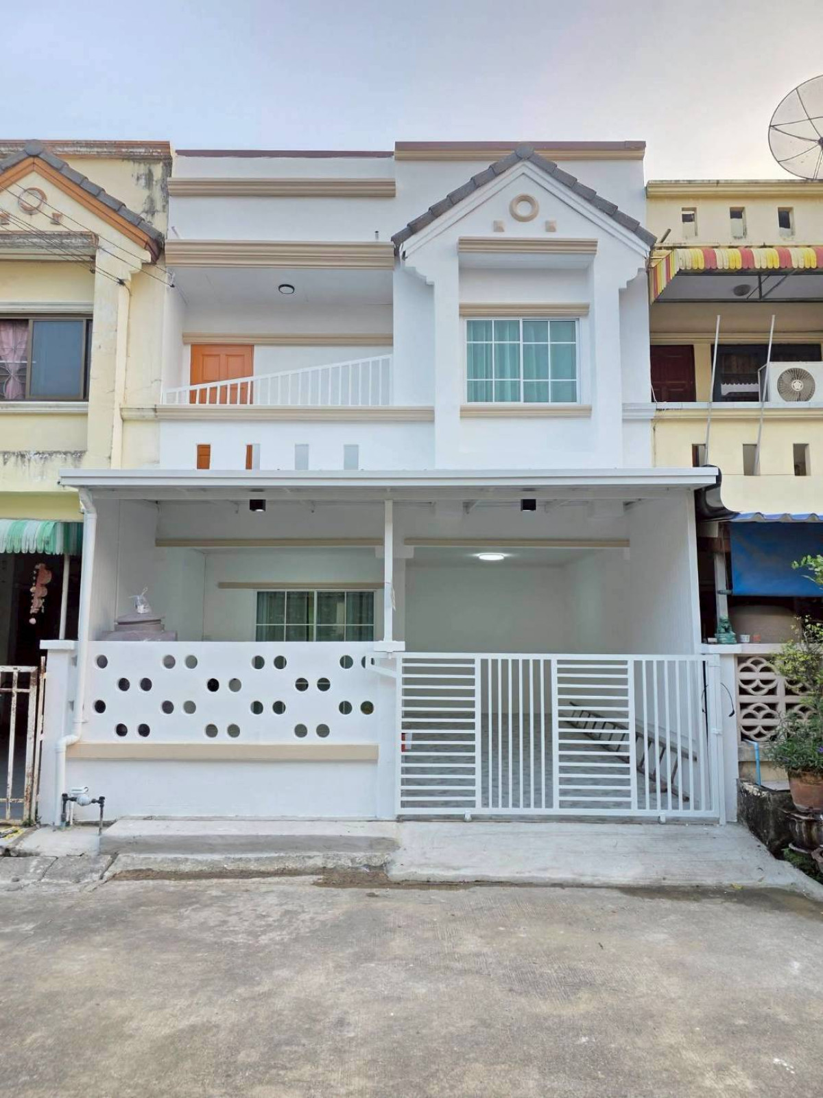 ขายทาวน์โฮมปทุมธานี รังสิต ธรรมศาสตร์ : ขายทาวน์เฮ้าส์/ทาวน์โฮม บ้านฟ้ารังสิต คลอง 4 รีโนเวทใหม่ บึงยี่โถ ธัญบุรี ปทุมธานี CX-148869