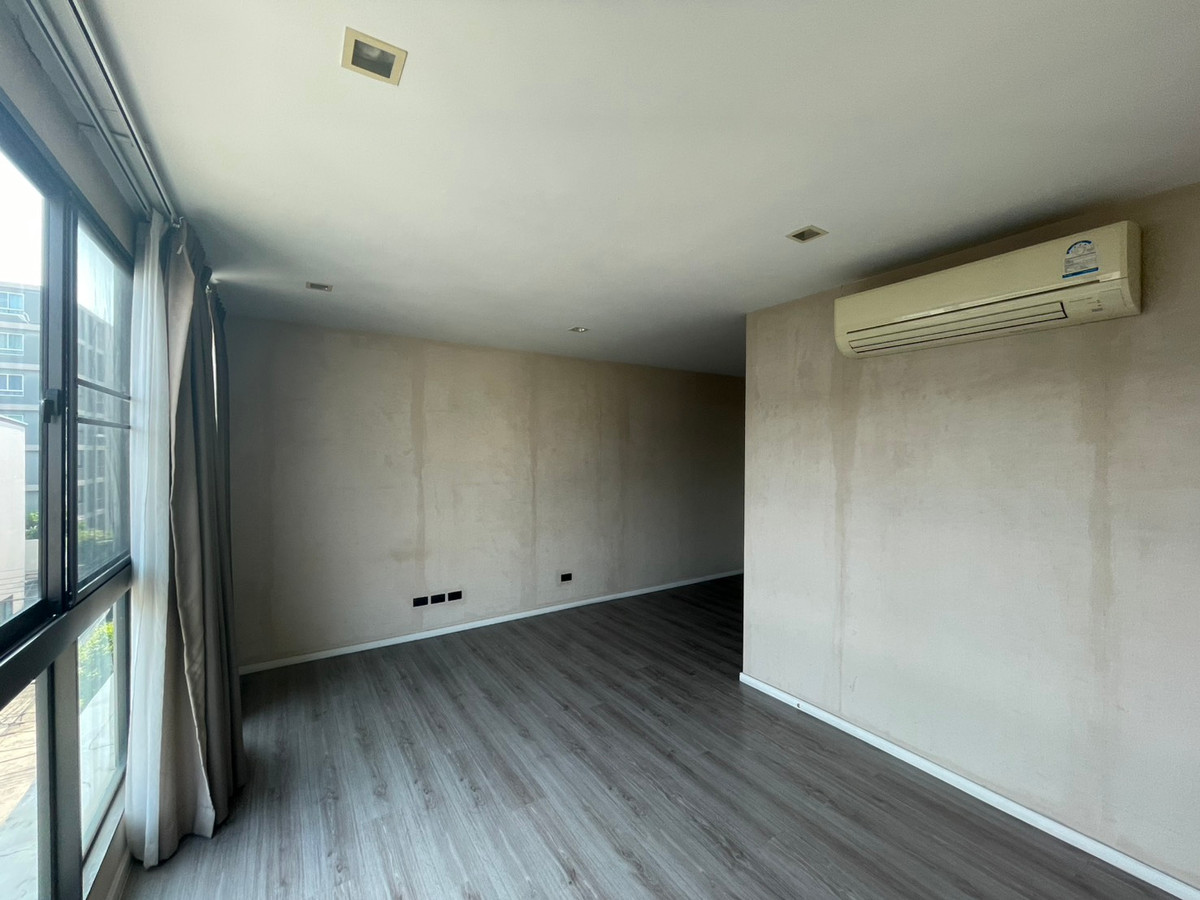 For RentTownhomeKasetsart, Ratchayothin : Townhome for rent, Baan Klang Muang Ratchayothin, near Major Ratchayothin. Central Ladprao, BTS, can enter and exit Phahon.