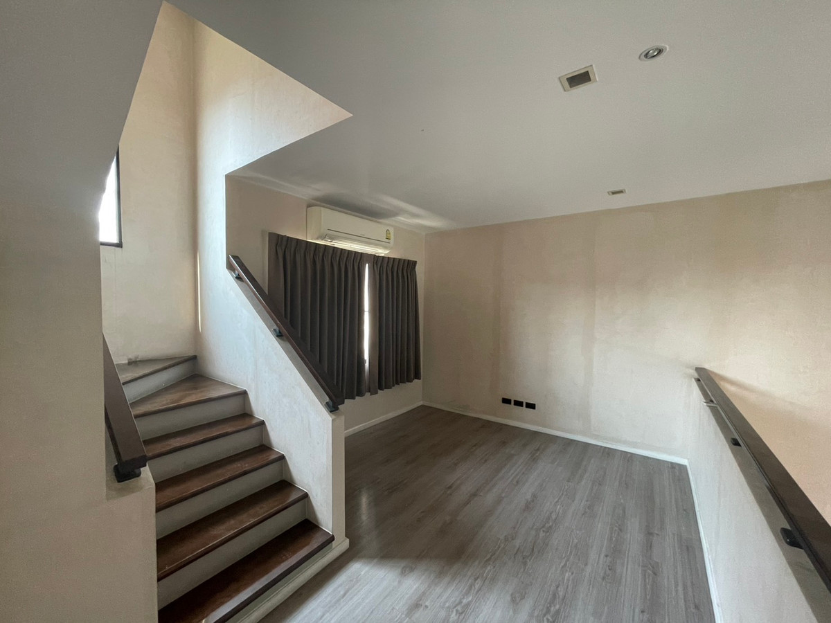 For RentTownhomeKasetsart, Ratchayothin : Townhome for rent, Baan Klang Muang Ratchayothin, near Major Ratchayothin. Central Ladprao, BTS, can enter and exit Phahon.