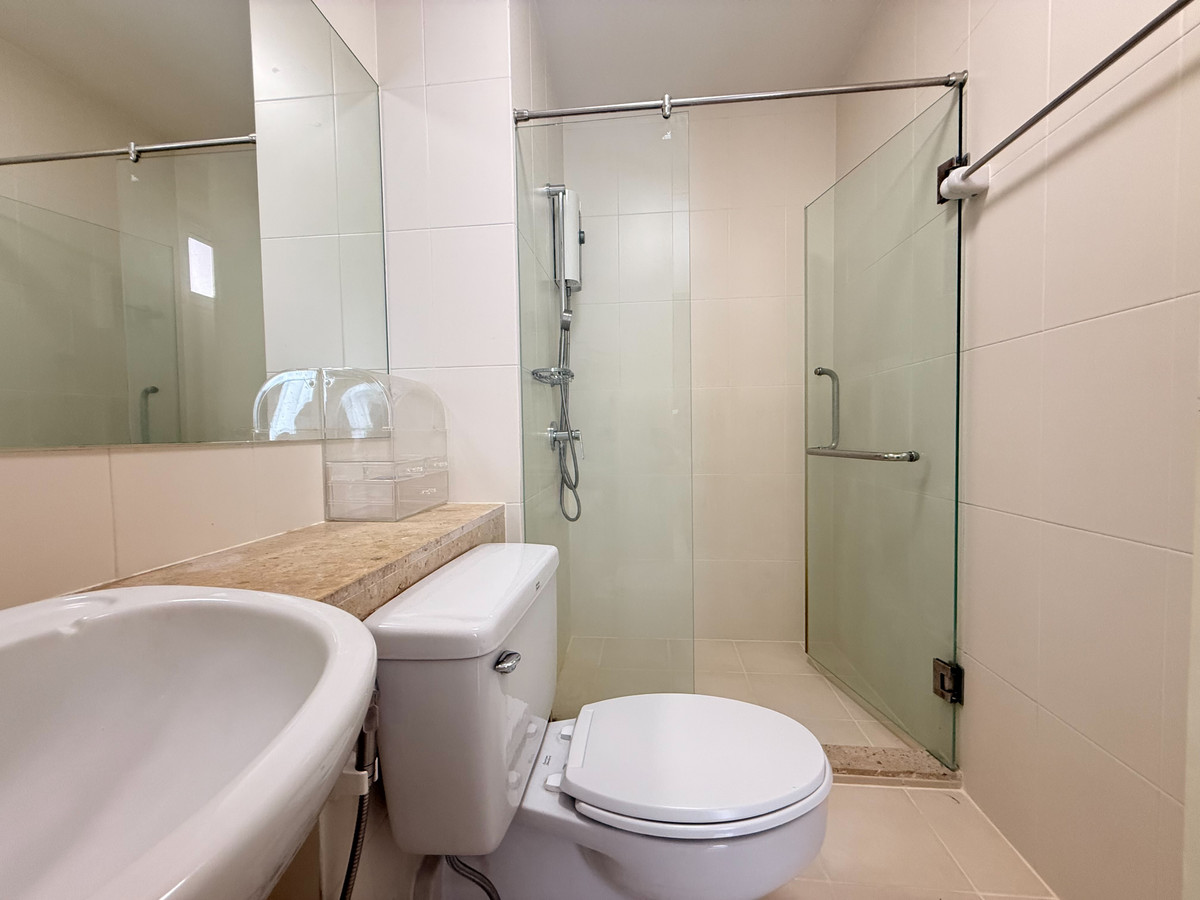 For RentCondoPattanakan, Srinakarin : FOR RENT 	The Parkland Srinakarin **Corner Room**Ready to Move in**