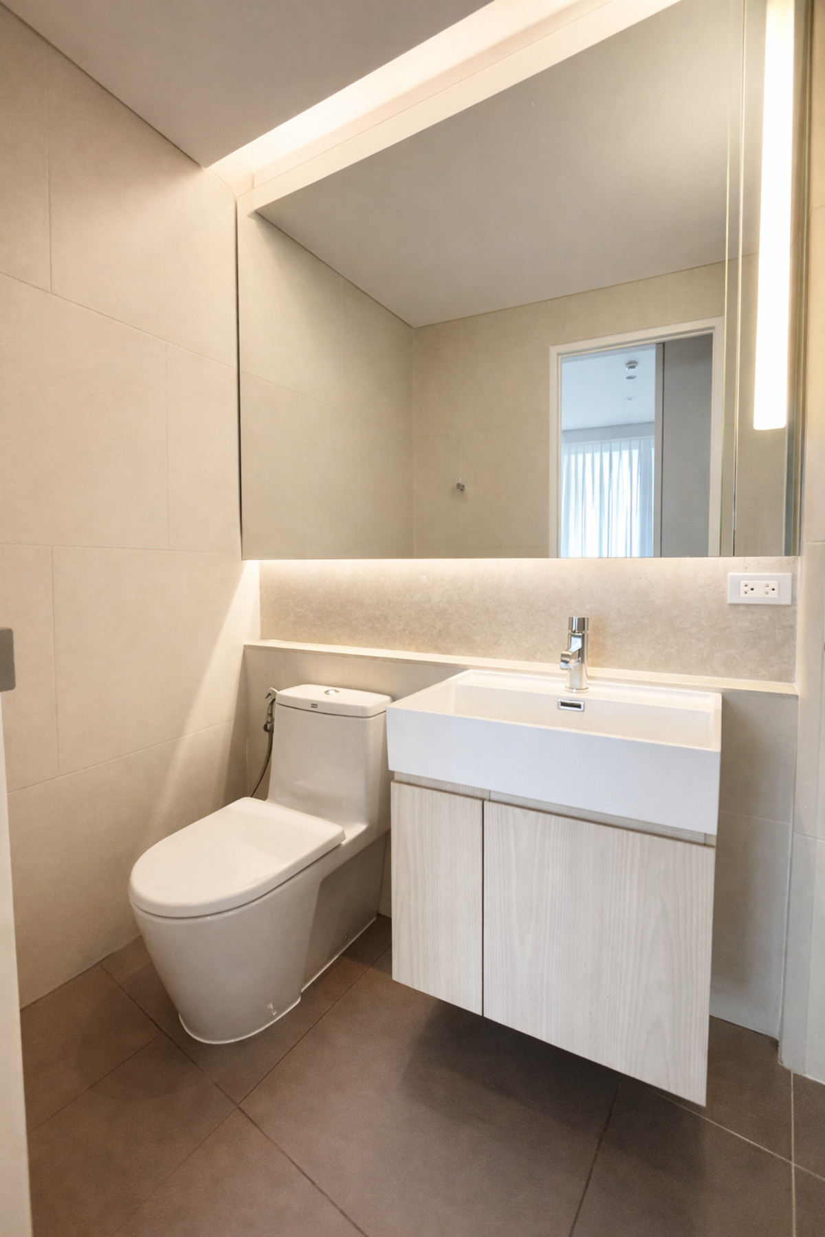 For RentCondoSukhumvit, Asoke, Thonglor : For rent: The Lumpini 24, beautiful room, fully furnished, high floor, city view, very livable.