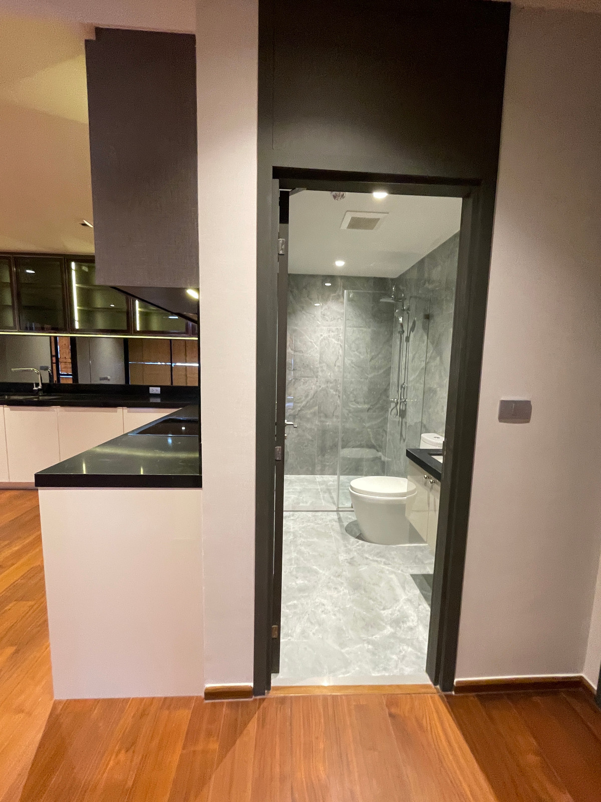 ขายคอนโดสาทร นราธิวาส : [ขาย] Rare Item! One Altitude เจริญกรุง คอนโด Ultra Luxury ความเป็นส่วนตัวสูงสุดเพียง 85 ยูนิต ใกล้ Shrewsbury International School เพียง 280 เมตร สัมผัสประสบการณ์การอยู่อาศัยที่เหนือระดับ บนทำเลศักยภาพ “เจริญกรุง-จันทน์“ ตอบโจทย์ครอบครัวยุคใหม่