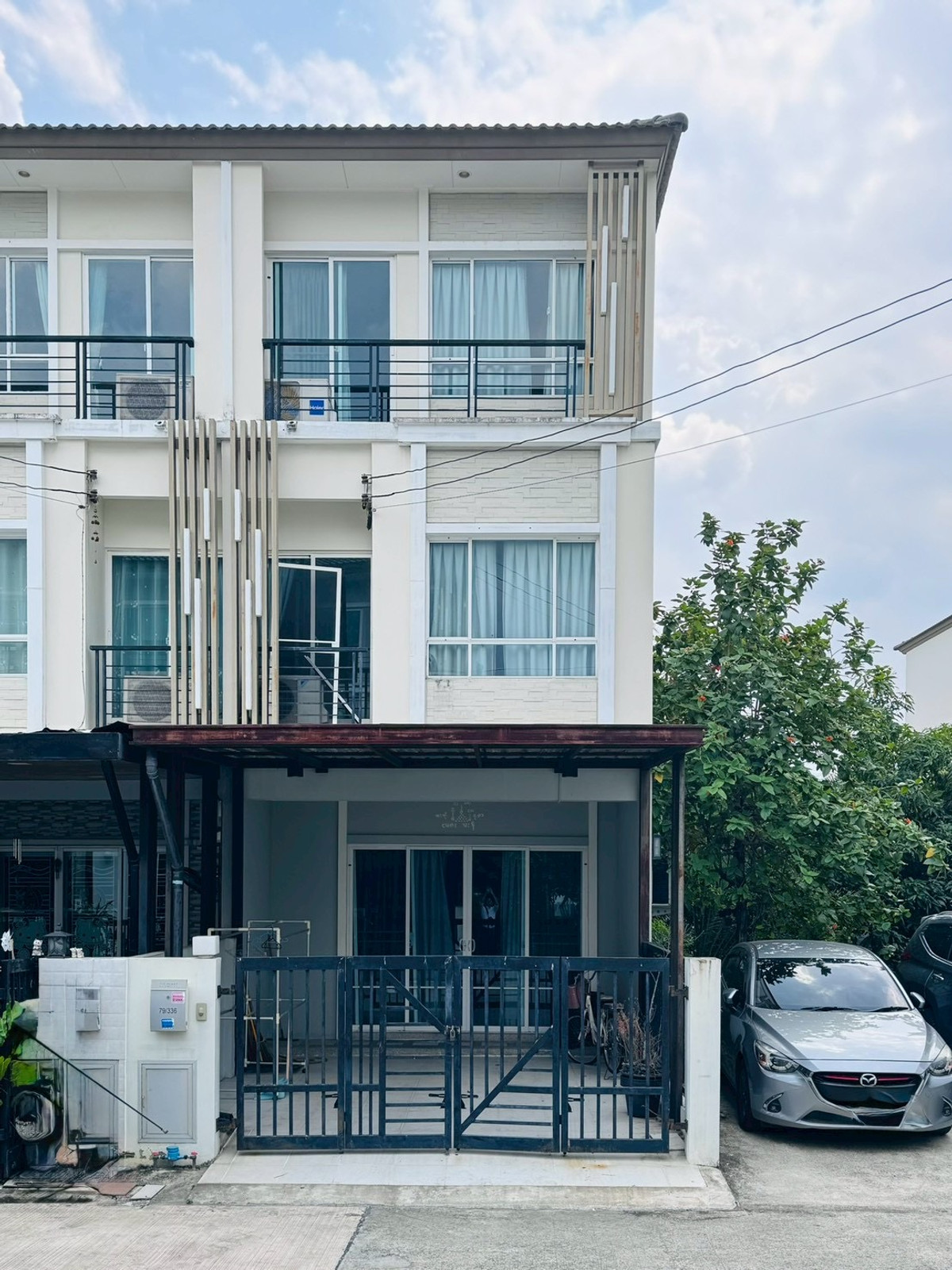 For SaleTownhomeNawamin, Ramindra : 3-story townhome for sale, corner unit, The Plant City Nawamin 86 project, area 17 square meters, usable area 142 square meters, 3 bedrooms, 3 bathrooms.