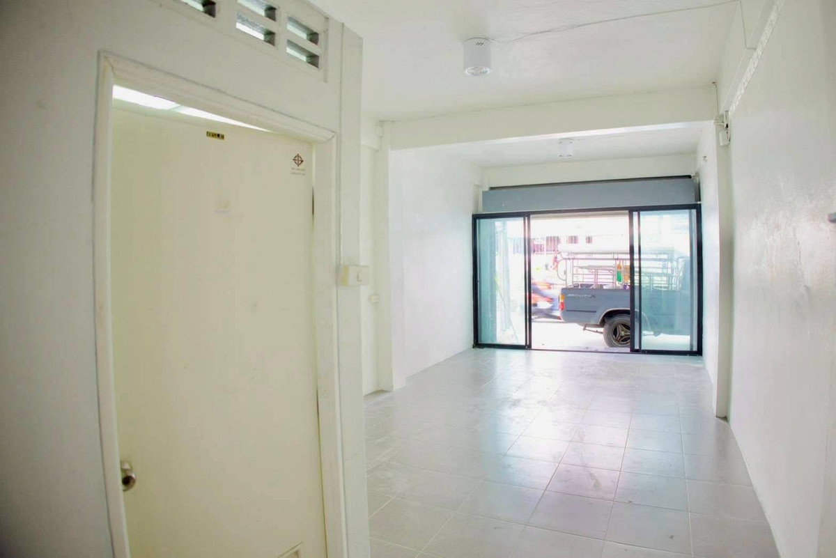 ให้เช่าโฮมออฟฟิศนานา : LTH14706 – ปล่อยเช่า ราคาดี ทำเลทอง Commercial for Rent | Sathorn 11 | 180 sqm | 4 Storey 3 Bedrooms 4 Bathrooms | Prime Location Spacious Layout Walkable to School Best Value | Near BTS St. Louis | 45,000 THB/Month | อาคารพาณิชย์ให้เช่า สาทร 11 ขนาด 180 