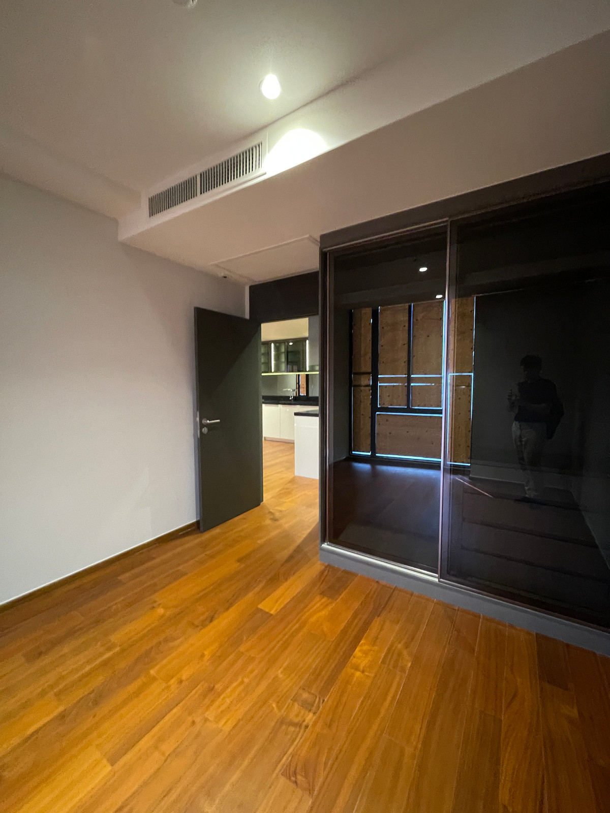 ขายคอนโดสาทร นราธิวาส : [ขาย] Rare Item! One Altitude เจริญกรุง คอนโด Ultra Luxury ความเป็นส่วนตัวสูงสุดเพียง 85 ยูนิต ใกล้ Shrewsbury International School เพียง 280 เมตร สัมผัสประสบการณ์การอยู่อาศัยที่เหนือระดับ บนทำเลศักยภาพ “เจริญกรุง-จันทน์“ ตอบโจทย์ครอบครัวยุคใหม่