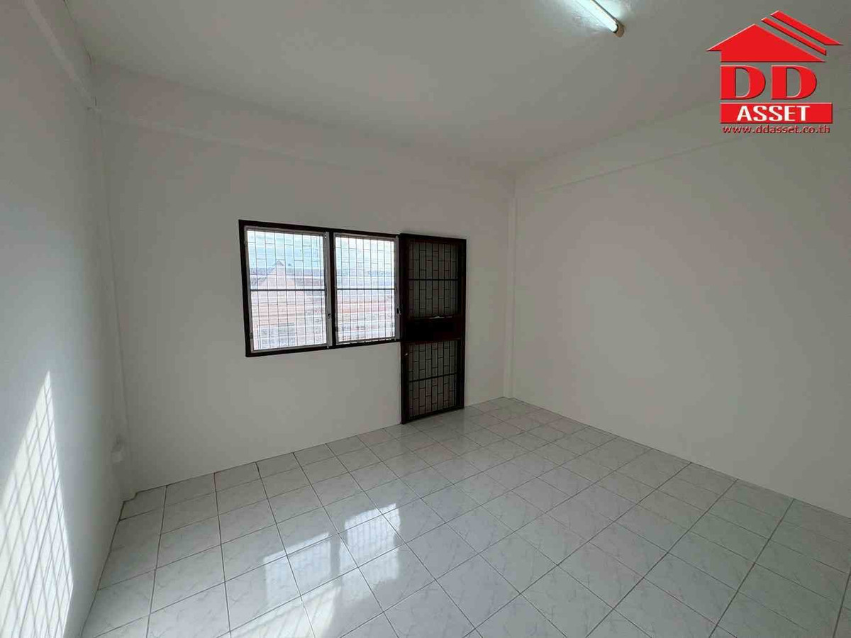 ให้เช่าอาคารพาณิชย์เสรีไทย-นิด้า : ให้เช่า อาคารพาณิชย์ 4 ชั้น ซอยเสรีไทย 32 รหัสทรัพย์ : T8236