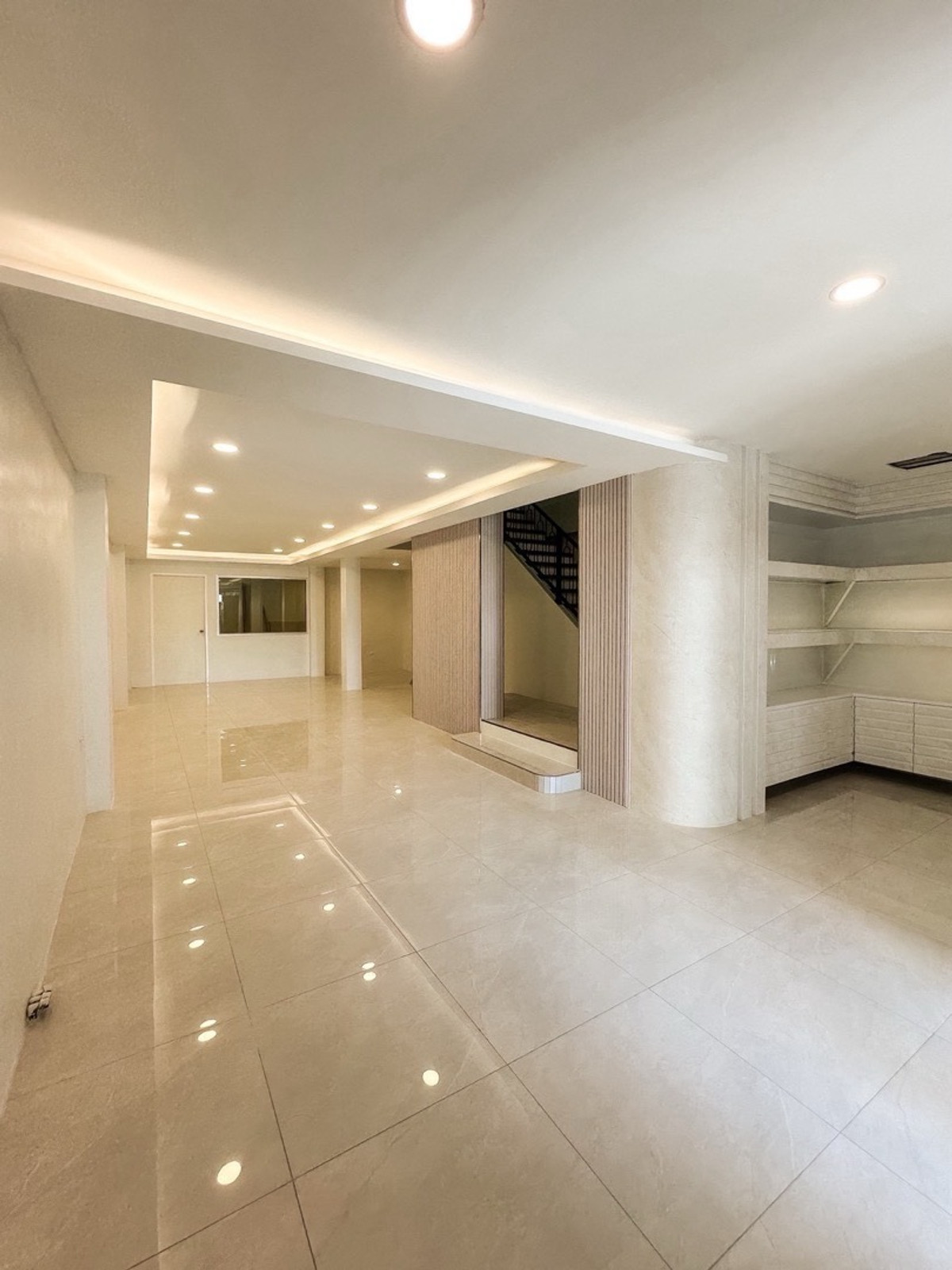 ขายทาวน์โฮมเลียบทางด่วนรามอินทรา : ขาย🏢 โฮมออฟฟิศ 4 ชั้น รีโนเวทใหม่ทั้งหลัง ทำเลพระราม 9 – ลาดพร้าว