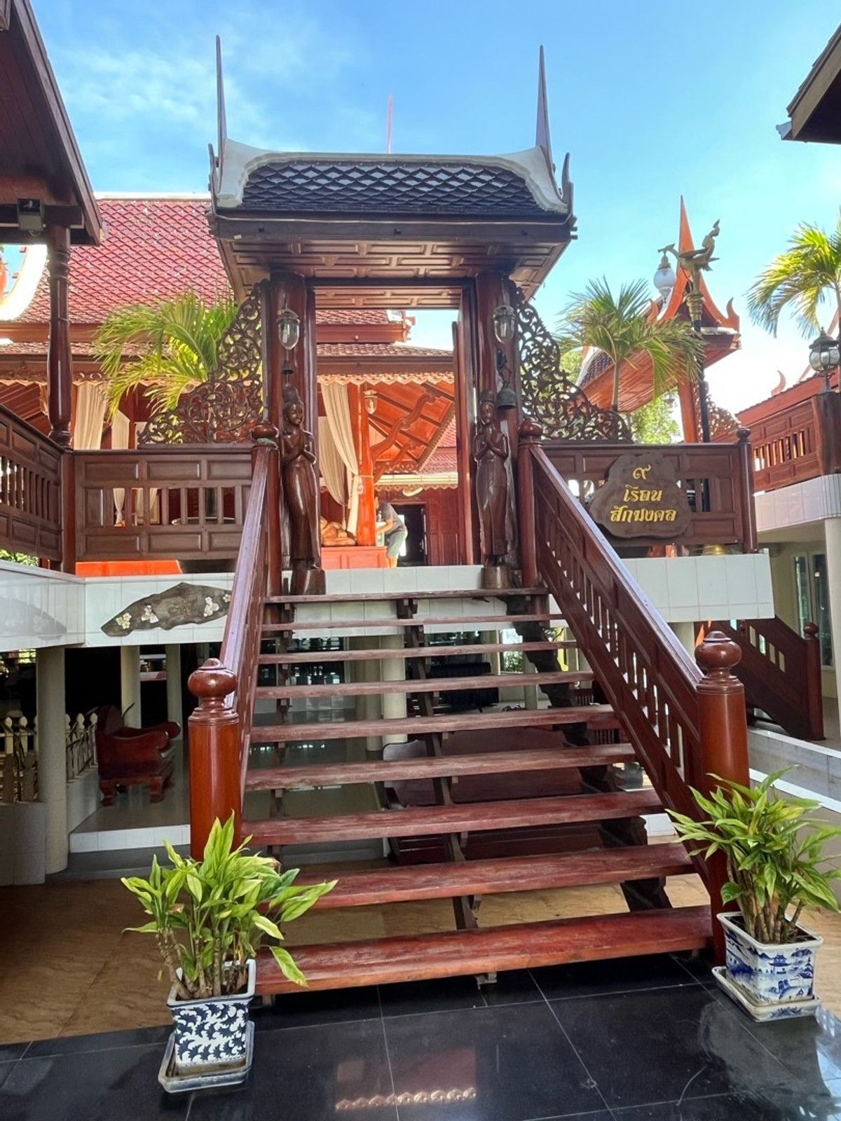 For SaleHotel&Apartment BusinessAyutthaya : Hotel/guesthouse for sale with business, restaurant & fresh coffee, 1-3-56 rai, next to the main road, back next to the canal, Phra Nakhon Si Ayutthaya District/Province, near Paniat Krong Chang, suitable for investment.