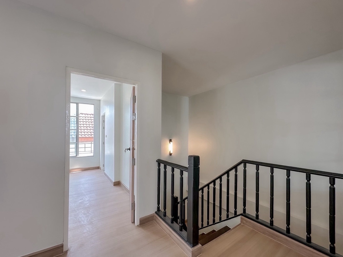 ขายทาวน์โฮมเลียบทางด่วนรามอินทรา : ขาย🏢 โฮมออฟฟิศ 4 ชั้น รีโนเวทใหม่ทั้งหลัง ทำเลพระราม 9 – ลาดพร้าว