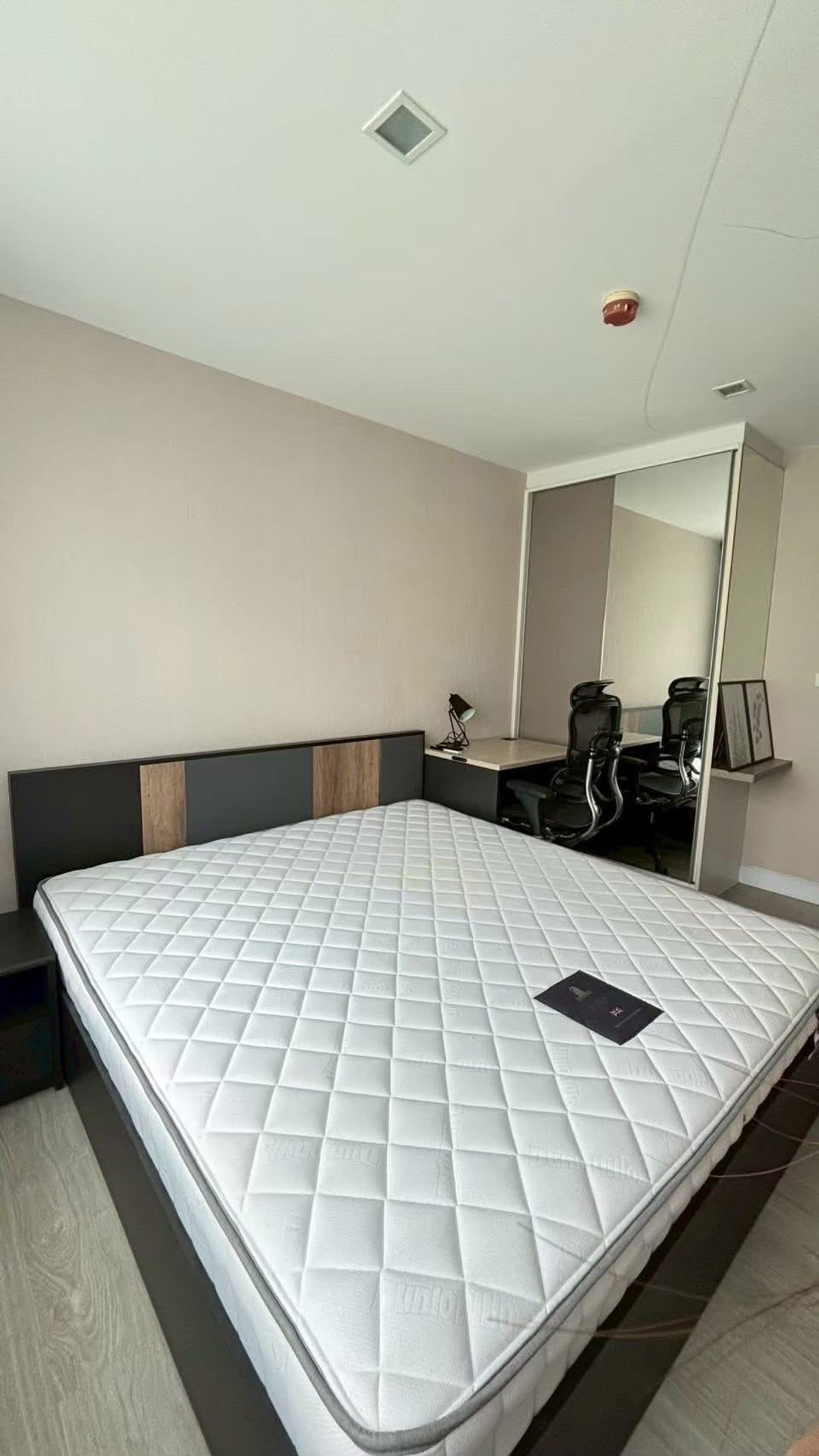 For RentCondoRatchadapisek, Huaikwang, Suttisan : For Rent ✨ Metro Luxe Rose Gold Phahol - Sutthisan ✨ Near MRT Sutthisan. Fully furnished with appliances.