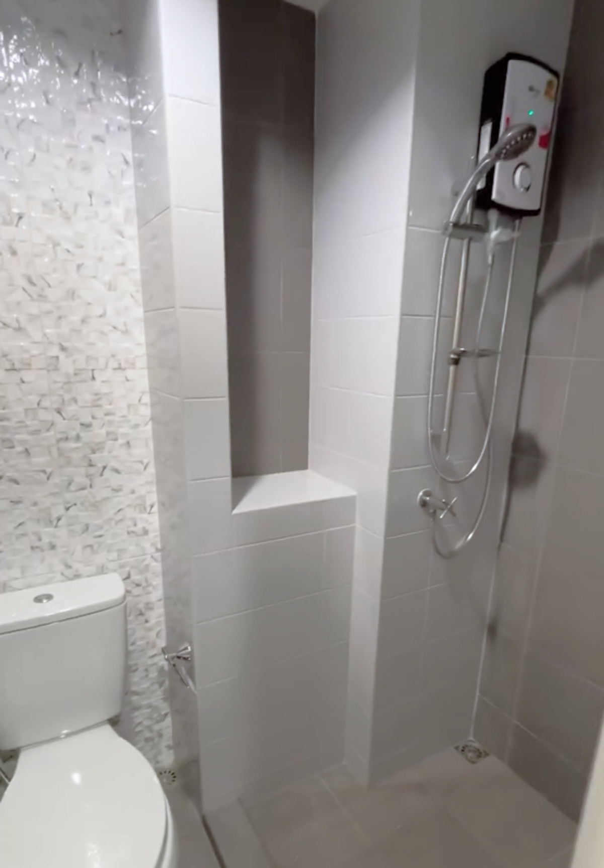 For RentCondoSamut Prakan,Samrong : 💥CP-10443💥The Trust Condo @BTS Erawan👉Line : @wincondo