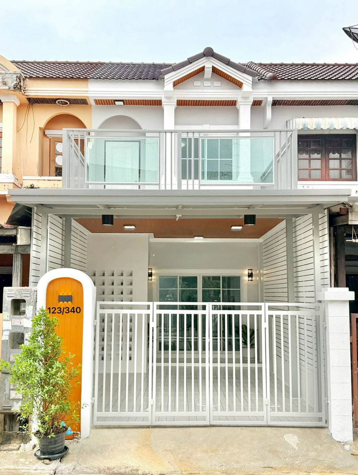For SaleTownhomeNonthaburi, Bang Yai, Bangbuathong : 2-story townhouse for sale, Nanthana Garden Village 2 (Tha It), Soi 1/2, area 22 square wah, 3 bedrooms, Bang Rak Noi Subdistrict. Mueang Nonthaburi District Nonthaburi Province