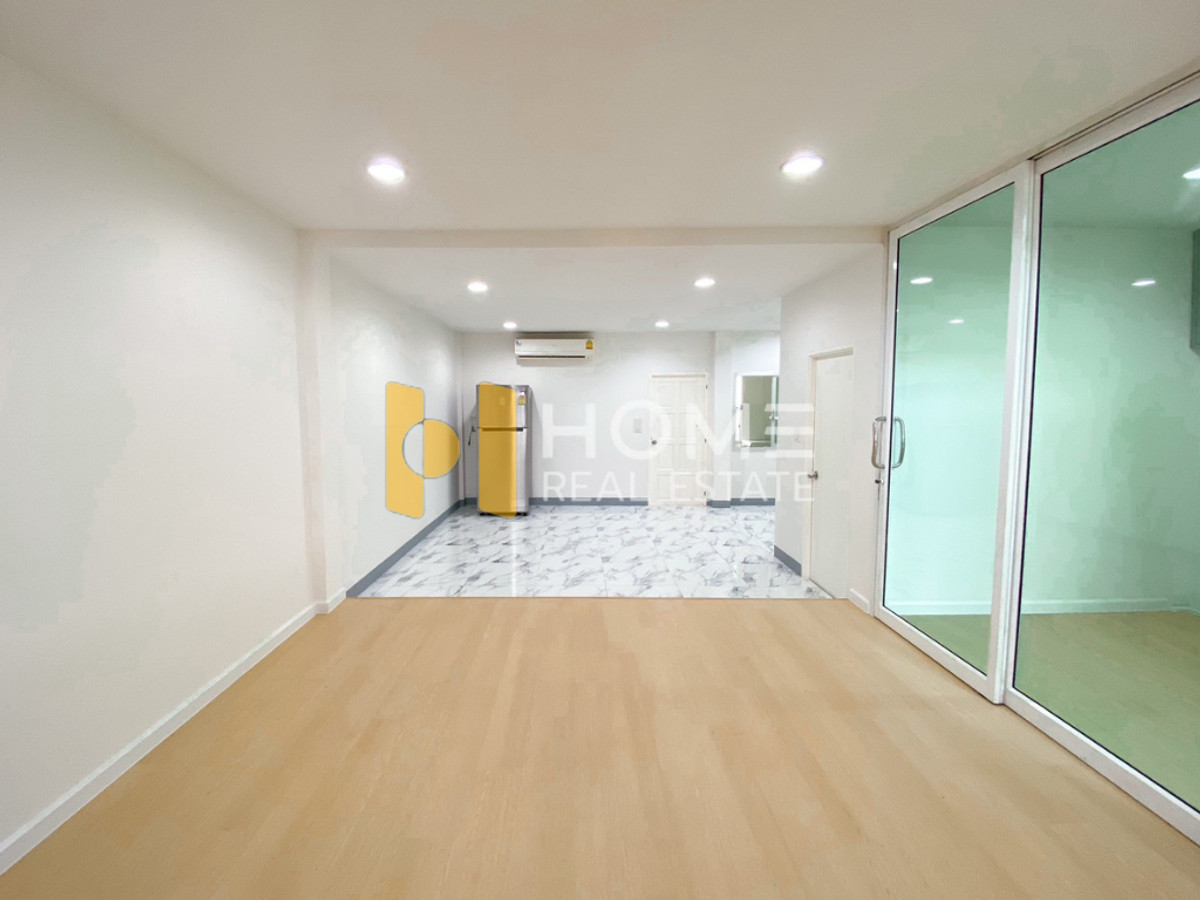 ขายทาวน์โฮมเลียบทางด่วนรามอินทรา : หมู่บ้าน 84 แมนชั่น / 4 ห้องนอน (ขาย), Moo Baan 84 Mansion / 4 Bedrooms (FOR SALE) FAHS040