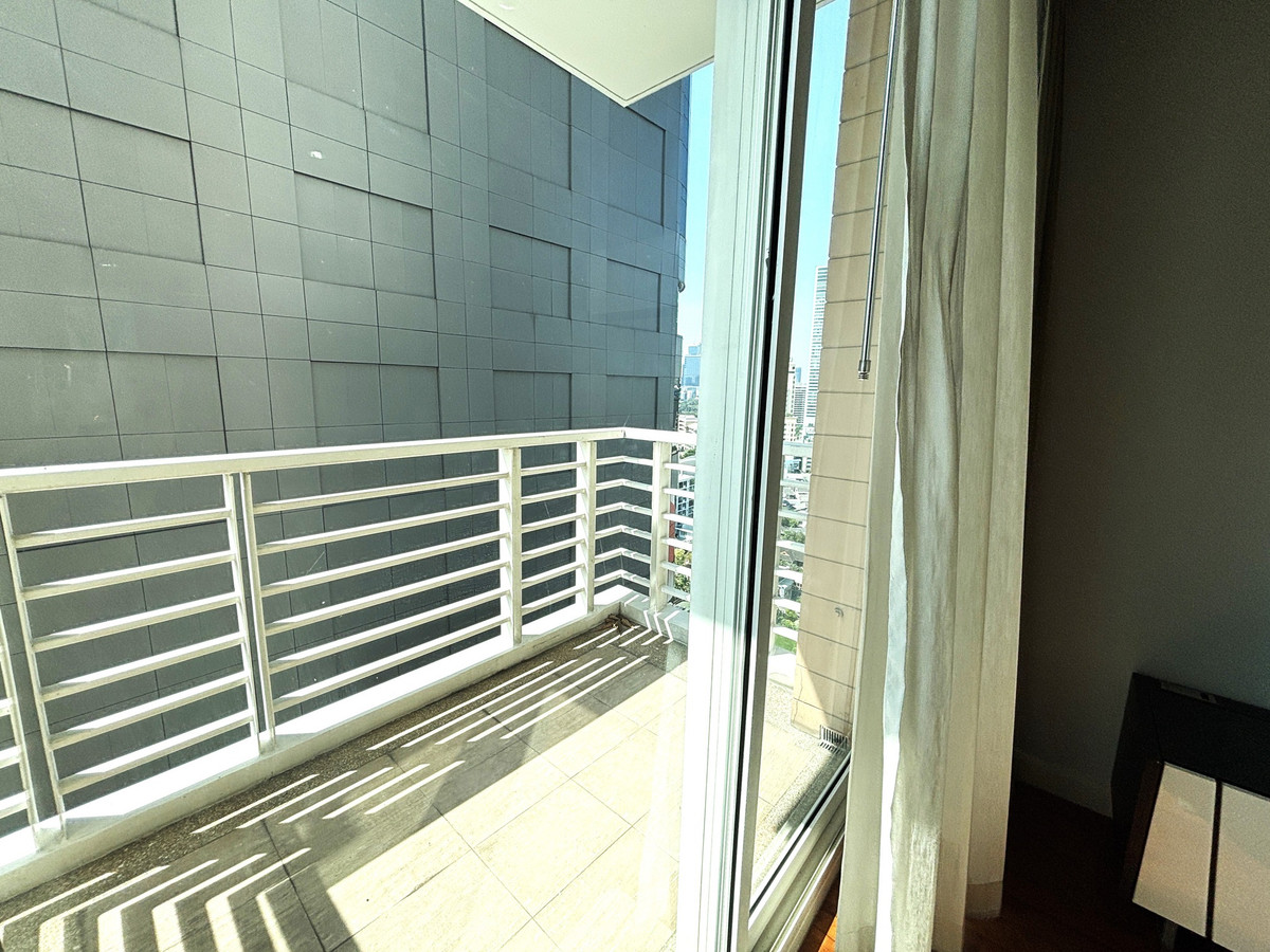 For RentCondoSukhumvit, Asoke, Thonglor : Condo Siri Residence Sukhumvit 24, convenient travel, has a shuttle, fully furnished. Empty room ready to move in!!