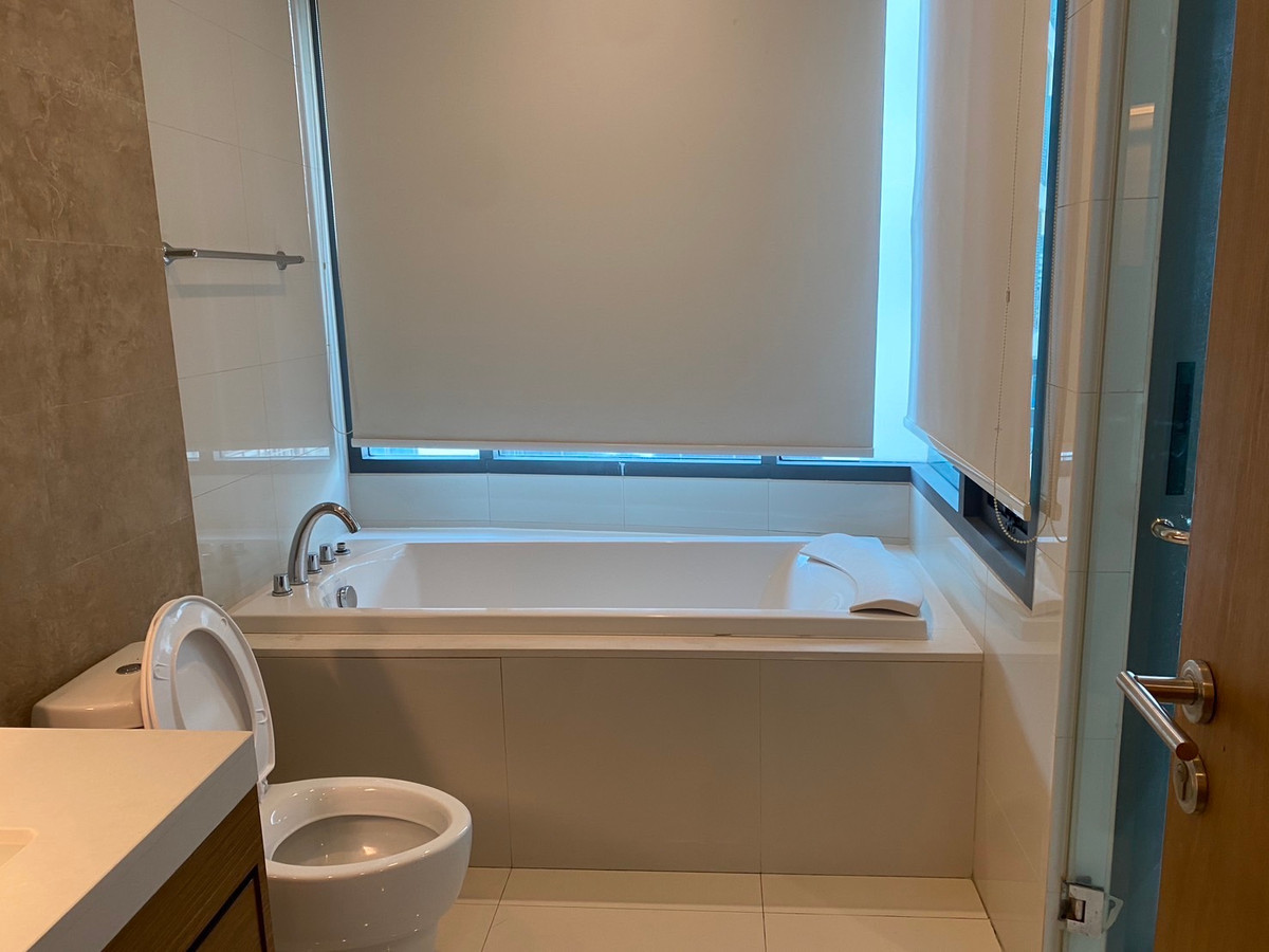 For RentCondoSukhumvit, Asoke, Thonglor : For rent, Bright Sukhumvit 24, luxuriously decorated, livable, very good price, in the heart of the city, convenient to travel.