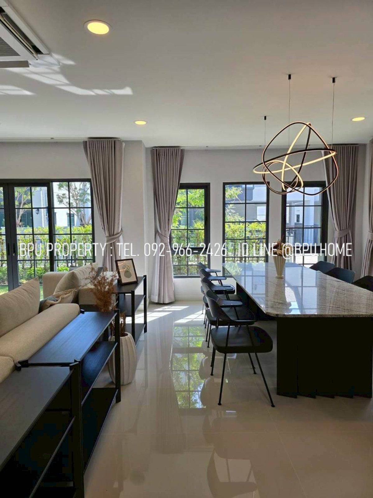 ให้เช่าบ้านบางนา แบริ่ง ลาซาล : ** ให้เช่าบ้านเดี่ยว 4 ห้องนอน ** Centro บางนา ใกล้ เมกะบางนา (โครงการใหม่ เฟส 2)