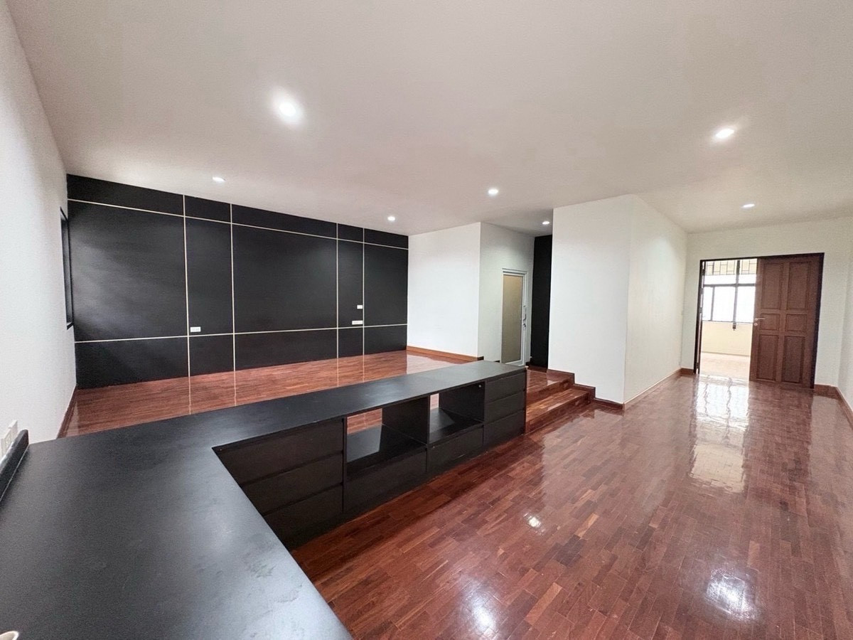 ทาวน์โฮมสยาม จุฬา สามย่าน : ✨ขาย/ให้เช่า อาคาร 7 ชั้น ทำเลสยาม-บรรทัดทอง รีโนเวทใหม่ทั้งหลัง ✨