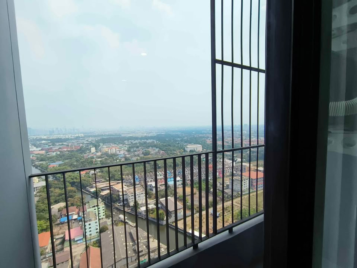 For RentCondoBang kae, Phetkasem : ⭐️ The Livin Phetkasem ⭐️ 1 bedroom, 1 bathroom, beautiful room decorated in a minimalist style. Fully furnished