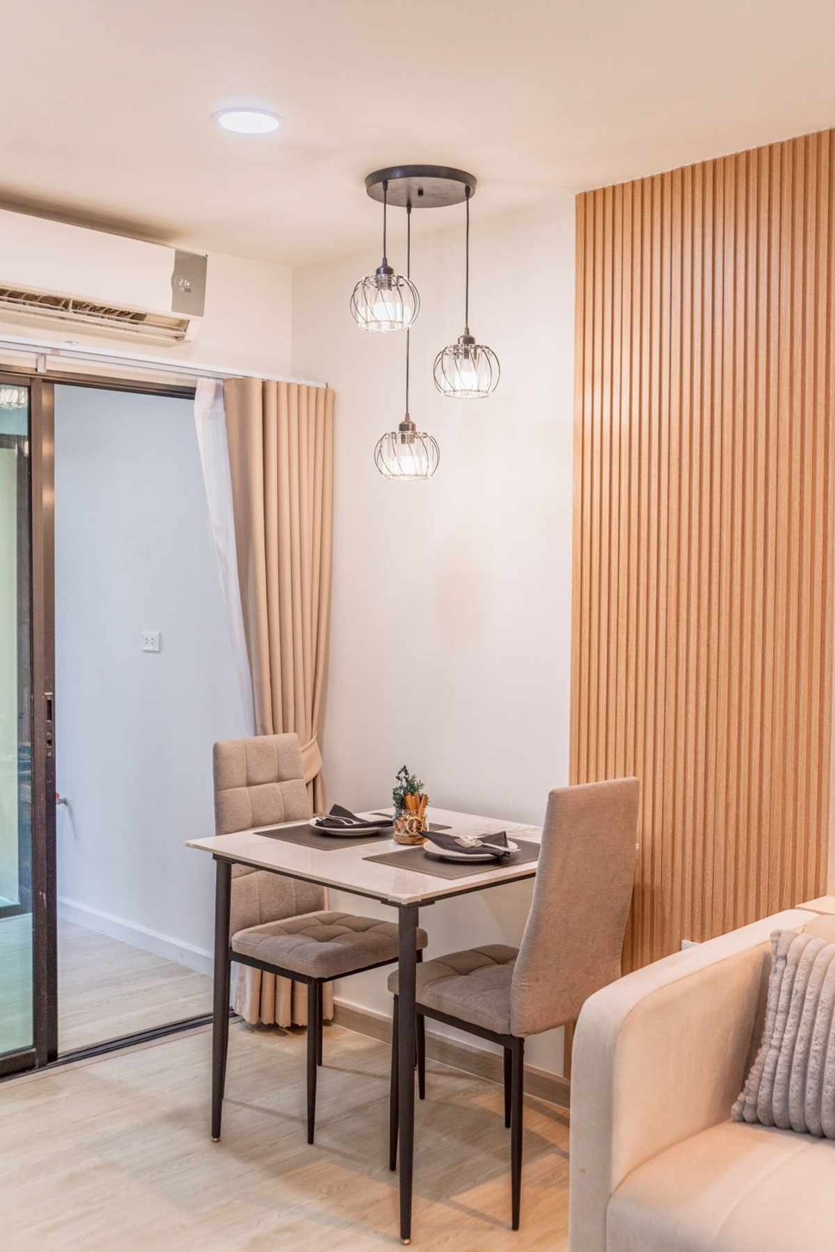 ขายคอนโดบางนา แบริ่ง ลาซาล : K-6801 ห้องสวย ตกแต่งใหม่ ใกล้ BTS แบริ่ง ขายด่วน ! ไอคอนโด สุขุมวิท 105  พร้อมอยู่