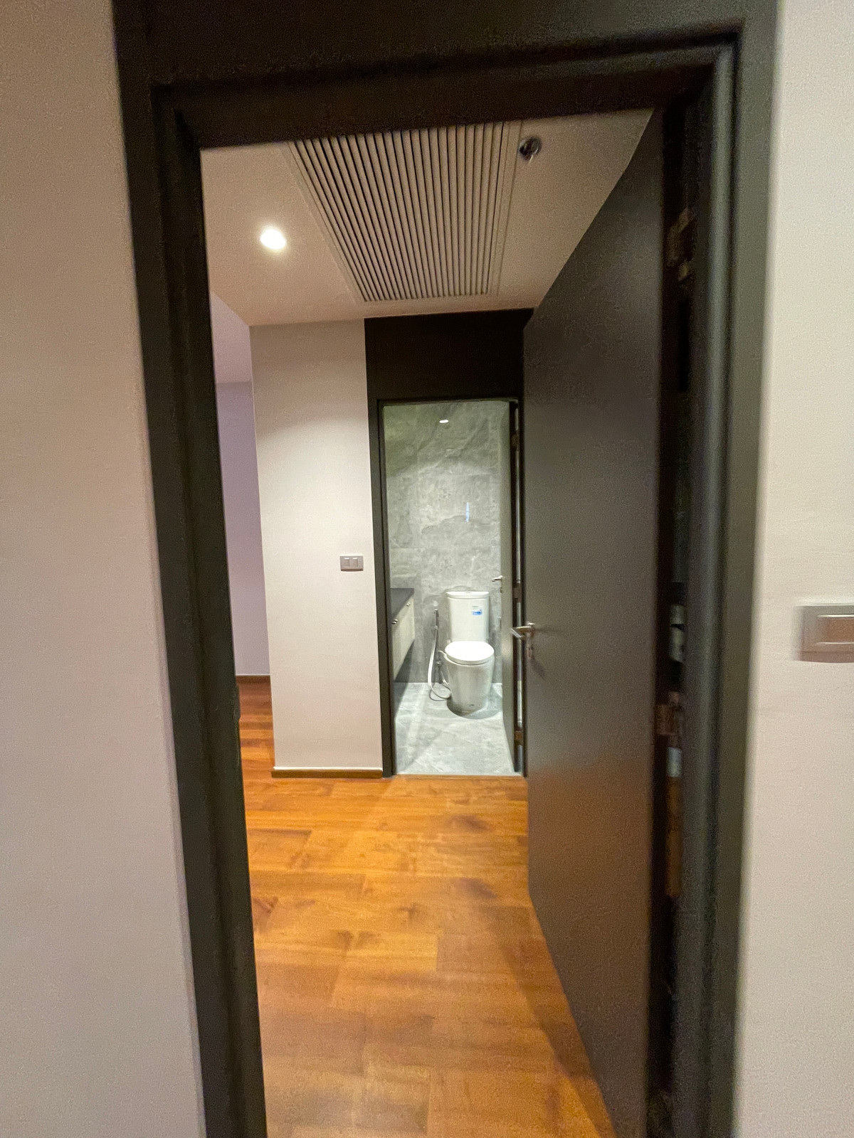 ขายคอนโดสาทร นราธิวาส : [ขาย] Rare Item! One Altitude เจริญกรุง คอนโด Ultra Luxury ความเป็นส่วนตัวสูงสุดเพียง 85 ยูนิต ใกล้ Shrewsbury International School เพียง 280 เมตร สัมผัสประสบการณ์การอยู่อาศัยที่เหนือระดับ บนทำเลศักยภาพ “เจริญกรุง-จันทน์“ ตอบโจทย์ครอบครัวยุคใหม่