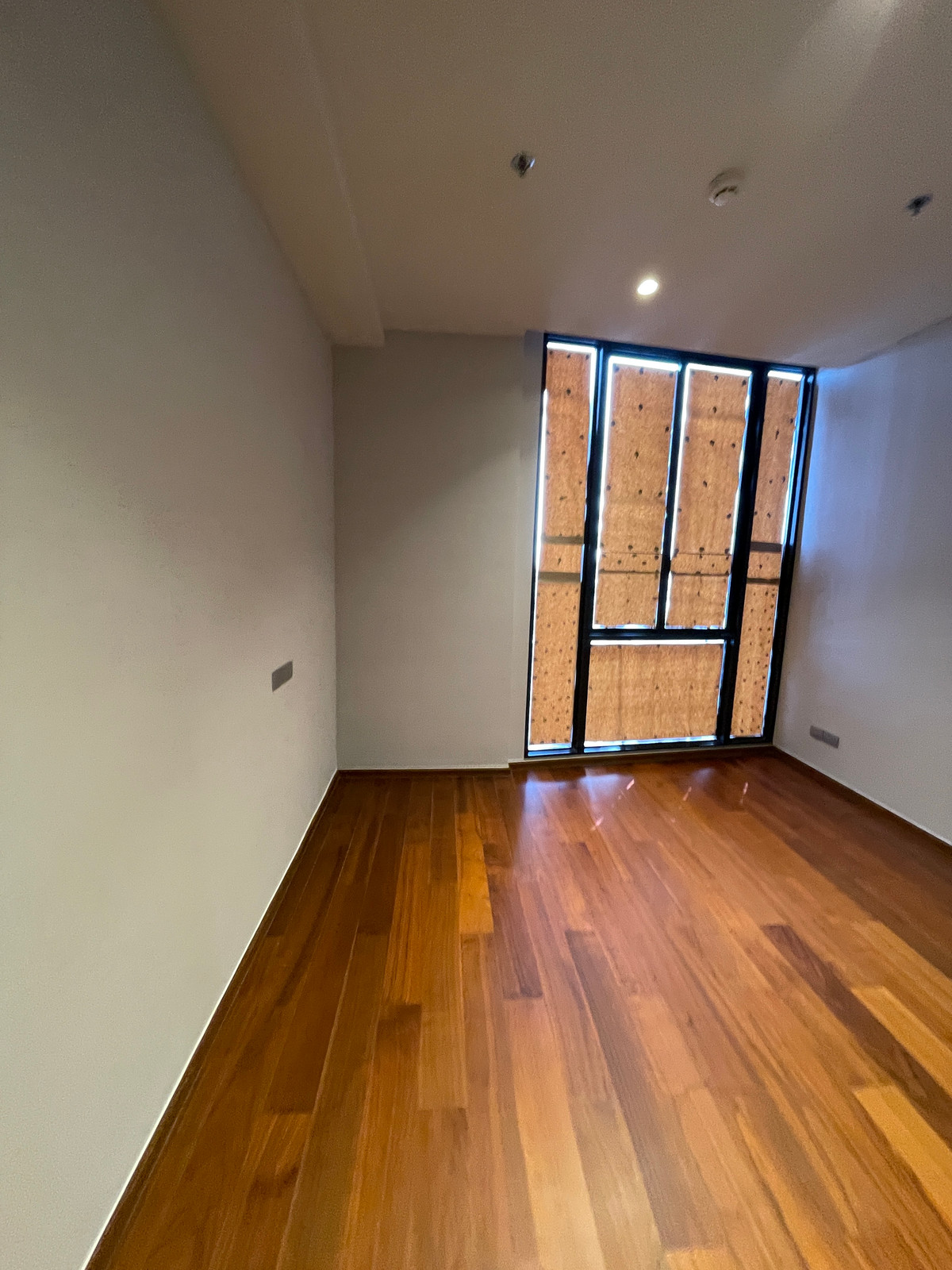 ขายคอนโดสาทร นราธิวาส : [ขาย] Rare Item! One Altitude เจริญกรุง คอนโด Ultra Luxury ความเป็นส่วนตัวสูงสุดเพียง 85 ยูนิต ใกล้ Shrewsbury International School เพียง 280 เมตร สัมผัสประสบการณ์การอยู่อาศัยที่เหนือระดับ บนทำเลศักยภาพ “เจริญกรุง-จันทน์“ ตอบโจทย์ครอบครัวยุคใหม่