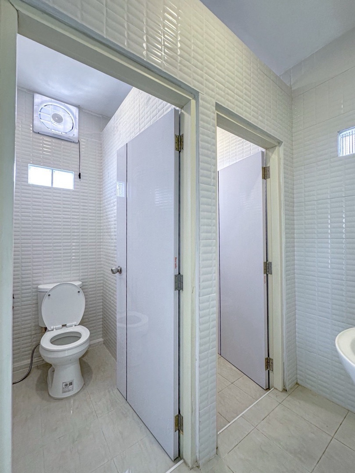 ขายทาวน์โฮมเลียบทางด่วนรามอินทรา : ขาย🏢 โฮมออฟฟิศ 4 ชั้น รีโนเวทใหม่ทั้งหลัง ทำเลพระราม 9 – ลาดพร้าว