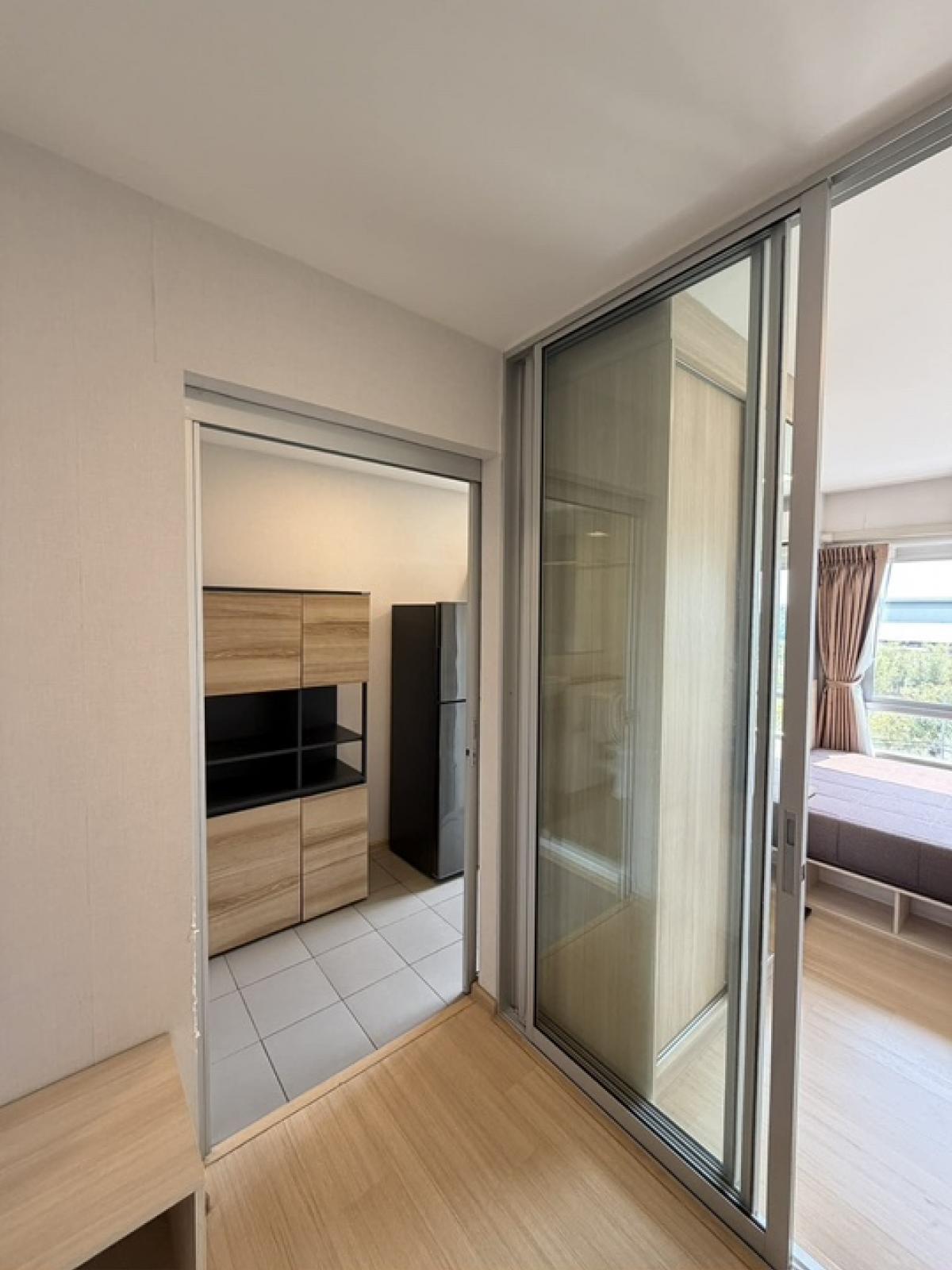 ให้เช่าคอนโดปทุมธานี รังสิต ธรรมศาสตร์ : พร้อมอยู่ Plum Condo Rangsit Alive 1 ห้องสวย!! เฟอร์นิเจอร์ครบ!! สัญญา2ปี ลดเหลือ 8,500.-