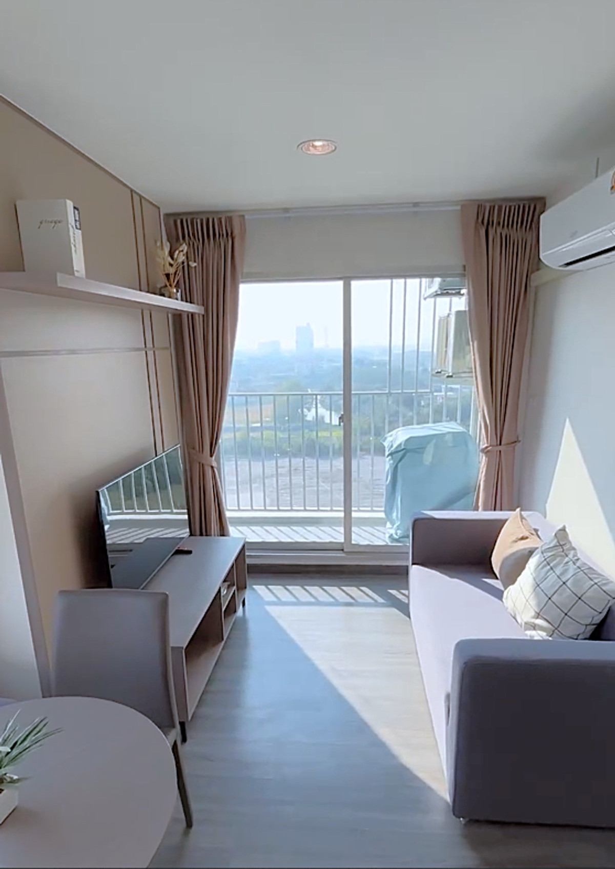For RentCondoSamut Prakan,Samrong : 💥CP-10443💥The Trust Condo @BTS Erawan👉Line : @wincondo