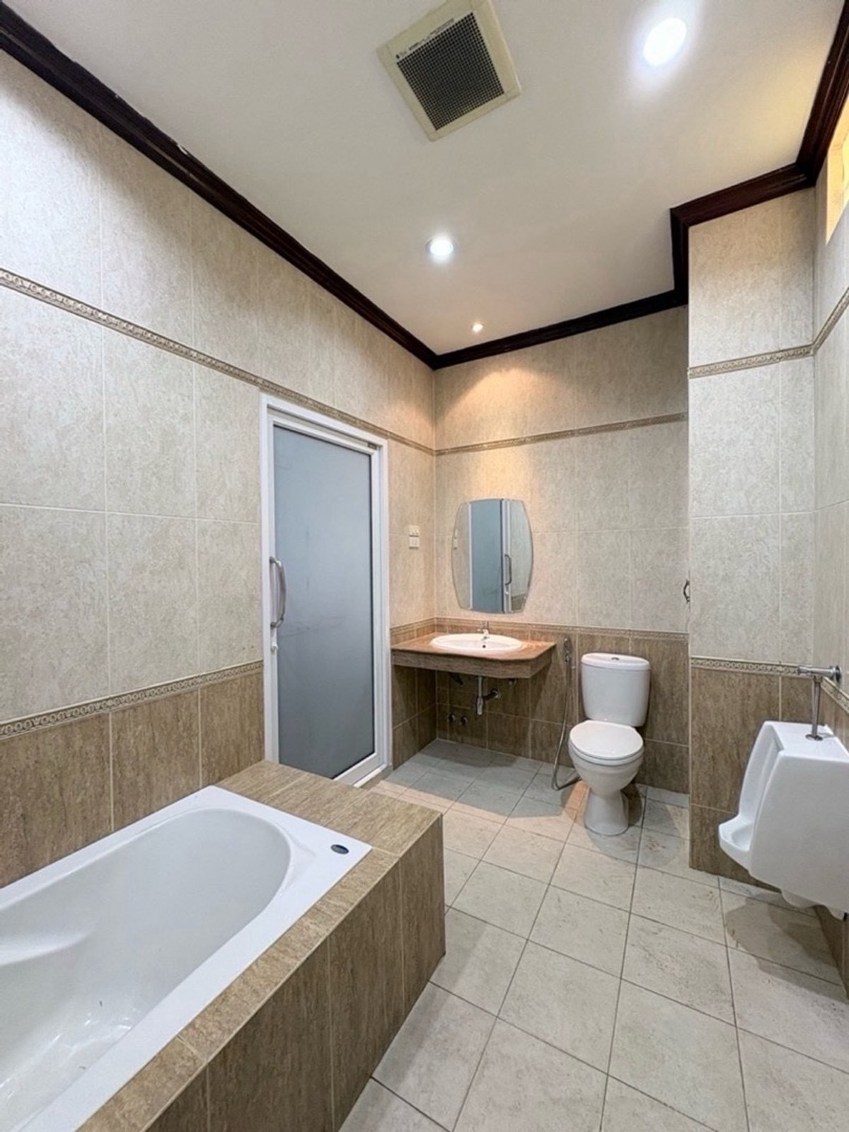 ทาวน์โฮมสยาม จุฬา สามย่าน : ✨ขาย/ให้เช่า อาคาร 7 ชั้น ทำเลสยาม-บรรทัดทอง รีโนเวทใหม่ทั้งหลัง ✨