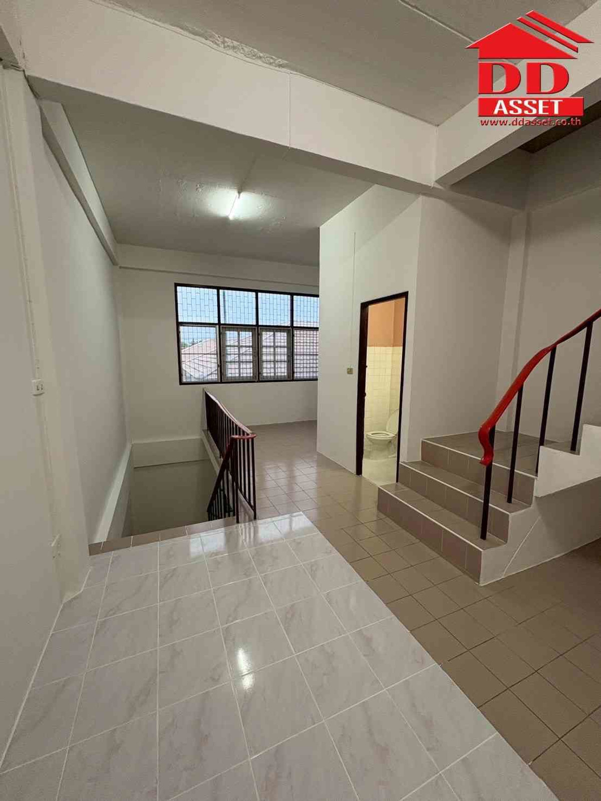 ให้เช่าอาคารพาณิชย์เสรีไทย-นิด้า : ให้เช่า อาคารพาณิชย์ 4 ชั้น ซอยเสรีไทย 32 รหัสทรัพย์ : T8236