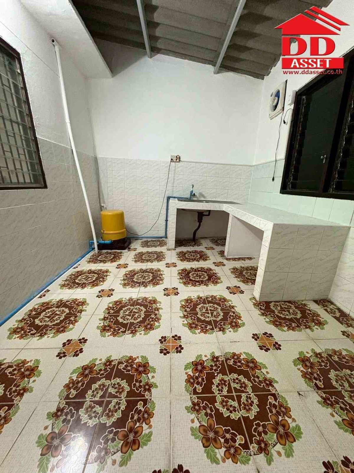 ให้เช่าอาคารพาณิชย์เสรีไทย-นิด้า : ให้เช่า อาคารพาณิชย์ 4 ชั้น ซอยเสรีไทย 32 รหัสทรัพย์ : T8236