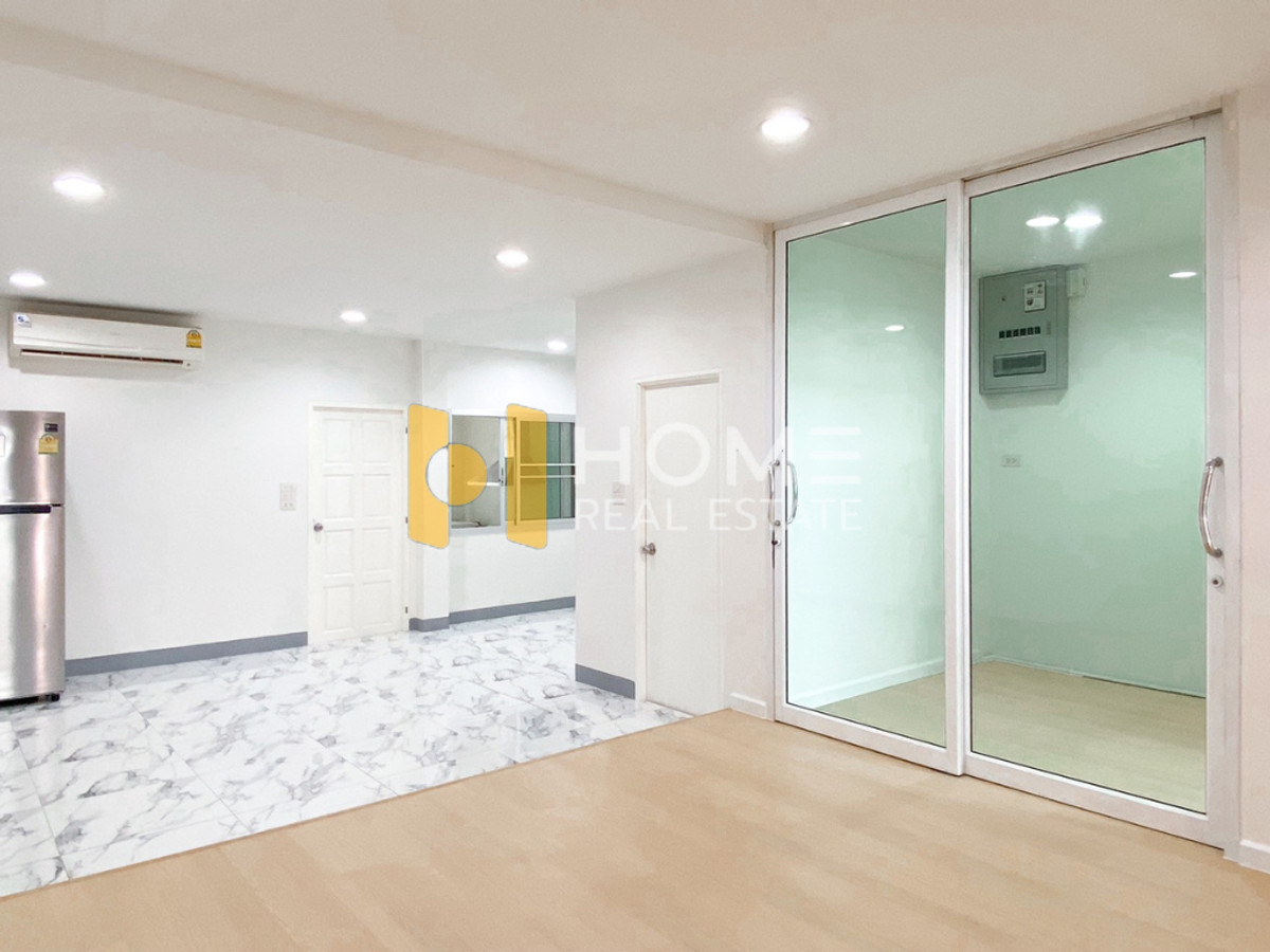 ขายทาวน์โฮมเลียบทางด่วนรามอินทรา : หมู่บ้าน 84 แมนชั่น / 4 ห้องนอน (ขาย), Moo Baan 84 Mansion / 4 Bedrooms (FOR SALE) FAHS040