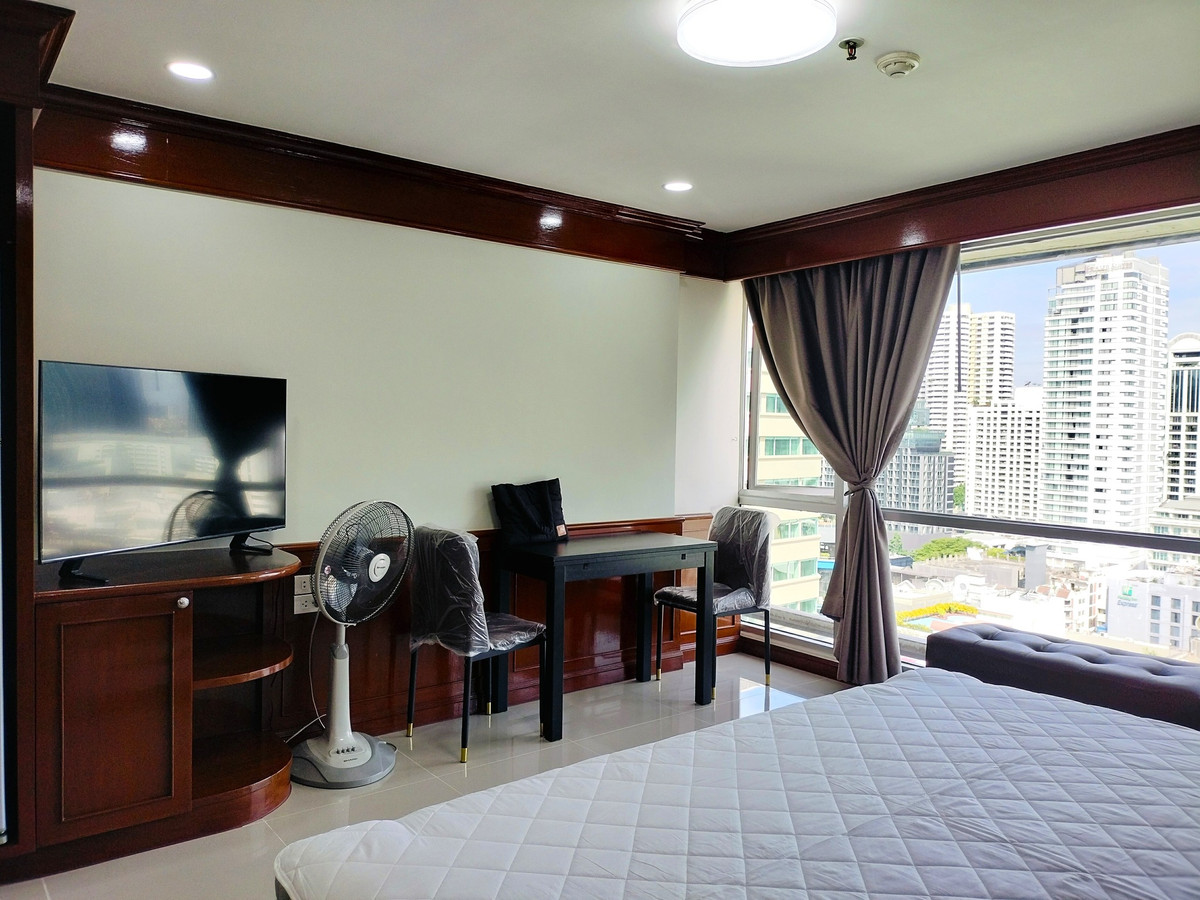 For RentCondoNana, North Nana,Sukhumvit13, Soi Nana : 🍁🌹 Sukhumvit Suite 🌹🍁 1 Bed 1 Bath, Rental 18,000 Baht