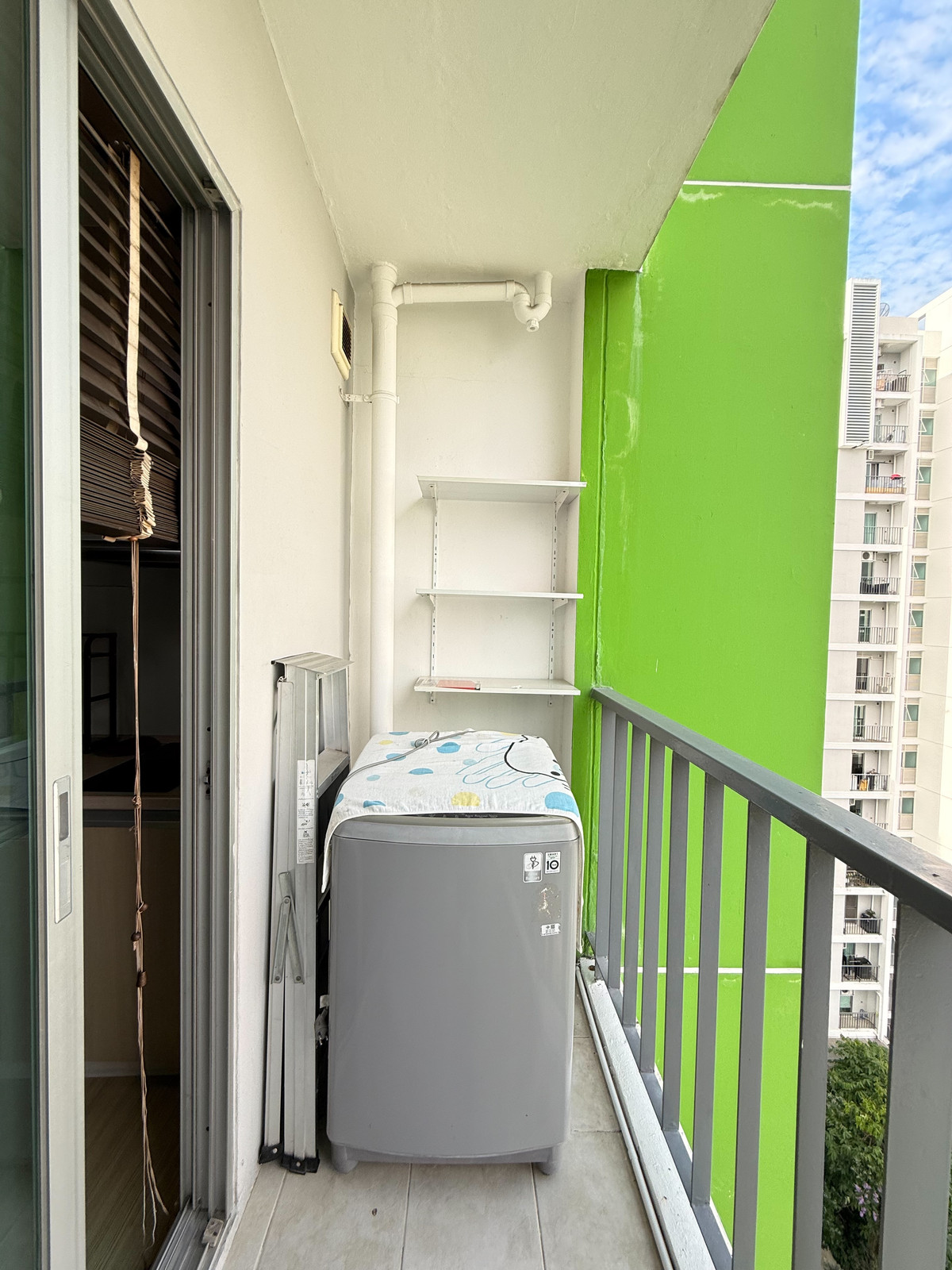 For RentCondoPattanakan, Srinakarin : FOR RENT 	The Parkland Srinakarin **Corner Room**Ready to Move in**