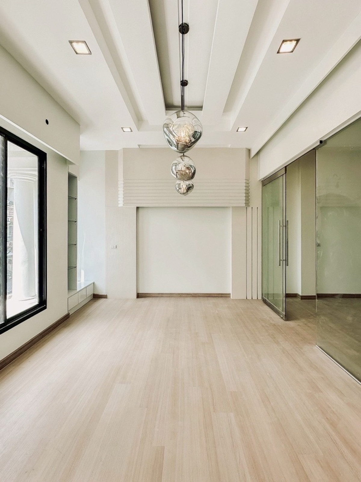 ขายทาวน์โฮมเลียบทางด่วนรามอินทรา : ขาย🏢 โฮมออฟฟิศ 4 ชั้น รีโนเวทใหม่ทั้งหลัง ทำเลพระราม 9 – ลาดพร้าว