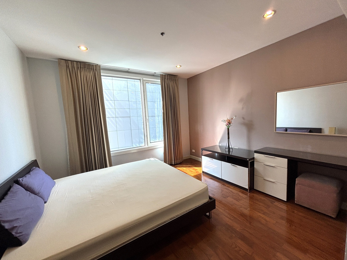 For RentCondoSukhumvit, Asoke, Thonglor : Condo Siri Residence Sukhumvit 24, convenient travel, has a shuttle, fully furnished. Empty room ready to move in!!