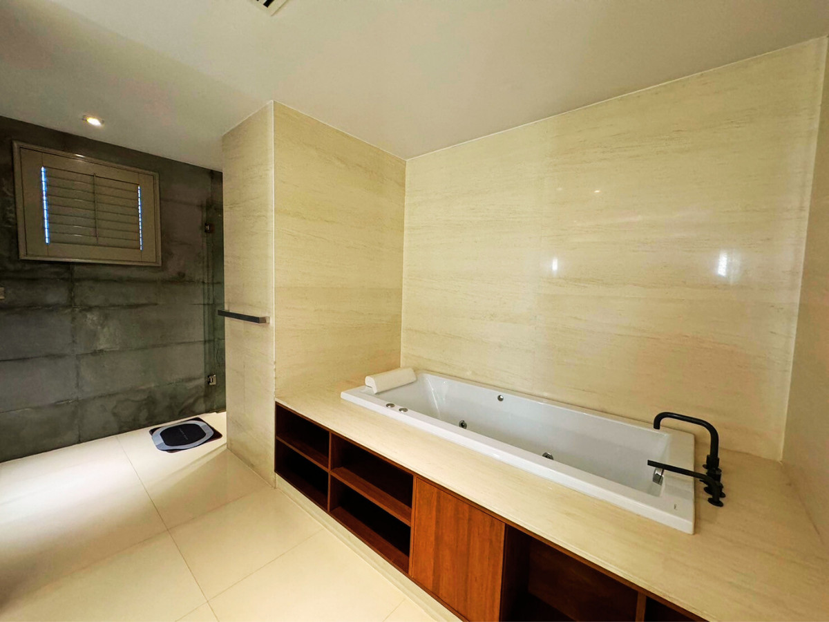 For RentCondoWitthayu, Chidlom, Langsuan, Ploenchit : 🌟 Ultra-Luxury Living in Ploenchit! FOR RENT: The Crest Ruamrudee – Massive 265.83 sq.m. Residence