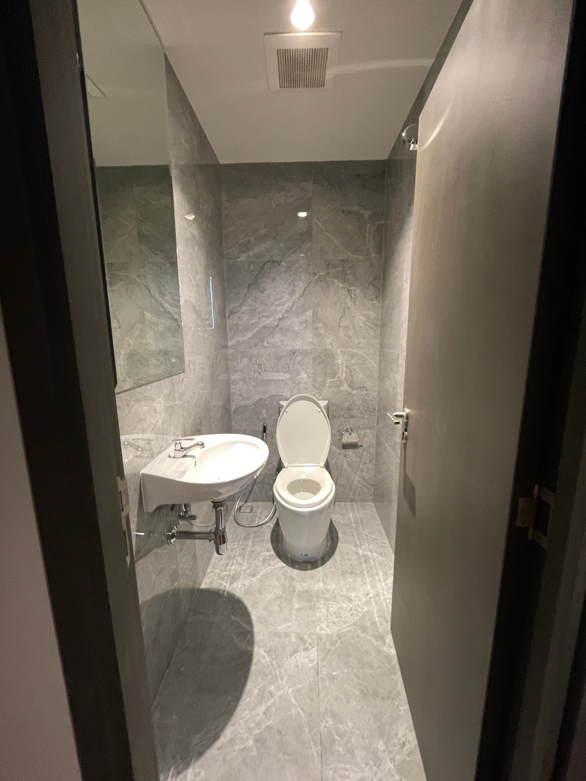 ขายคอนโดสาทร นราธิวาส : [ขาย] Rare Item! One Altitude เจริญกรุง คอนโด Ultra Luxury ความเป็นส่วนตัวสูงสุดเพียง 85 ยูนิต ใกล้ Shrewsbury International School เพียง 280 เมตร สัมผัสประสบการณ์การอยู่อาศัยที่เหนือระดับ บนทำเลศักยภาพ “เจริญกรุง-จันทน์“ ตอบโจทย์ครอบครัวยุคใหม่