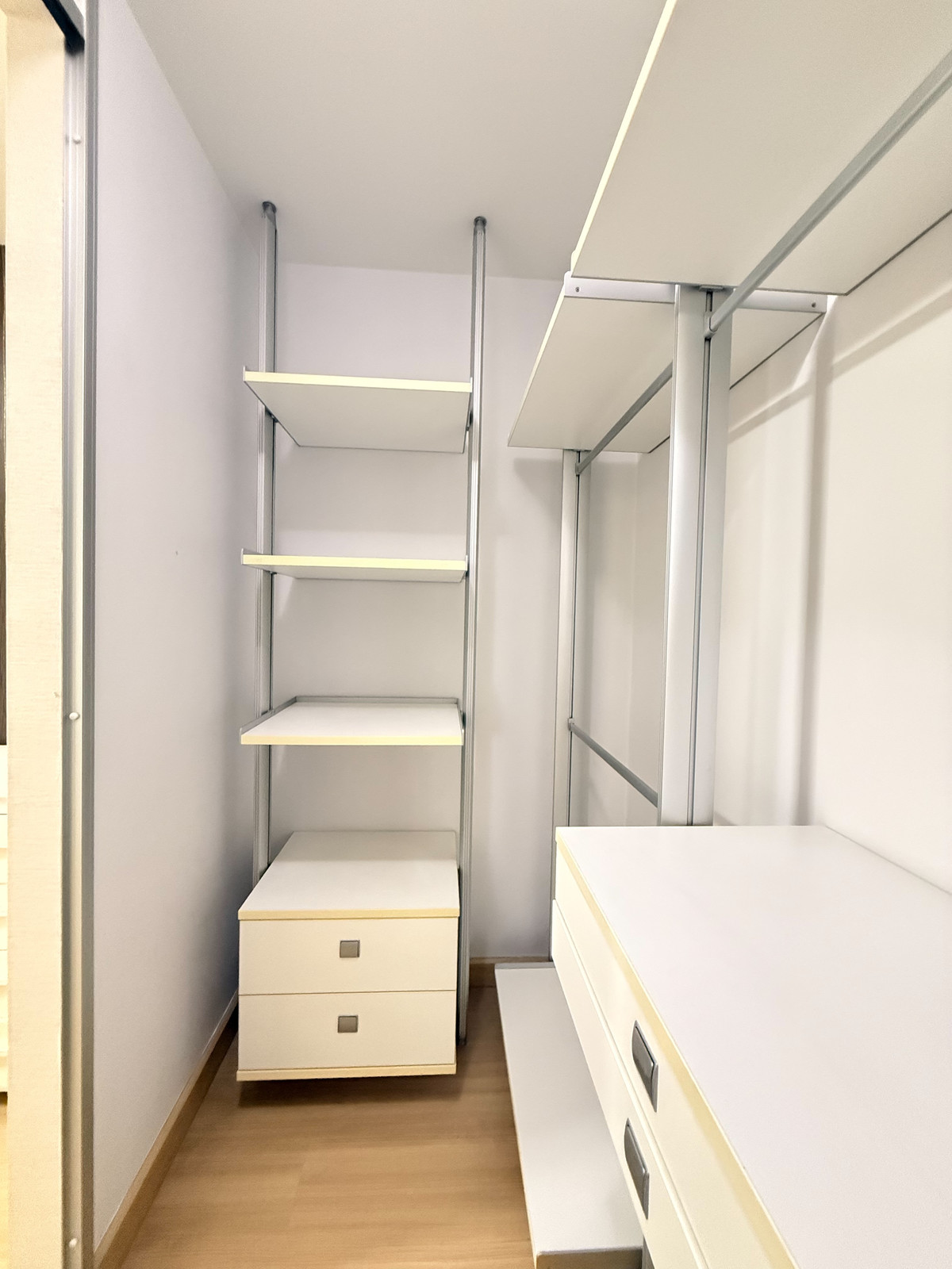 For RentCondoPattanakan, Srinakarin : FOR RENT 	The Parkland Srinakarin **Corner Room**Ready to Move in**